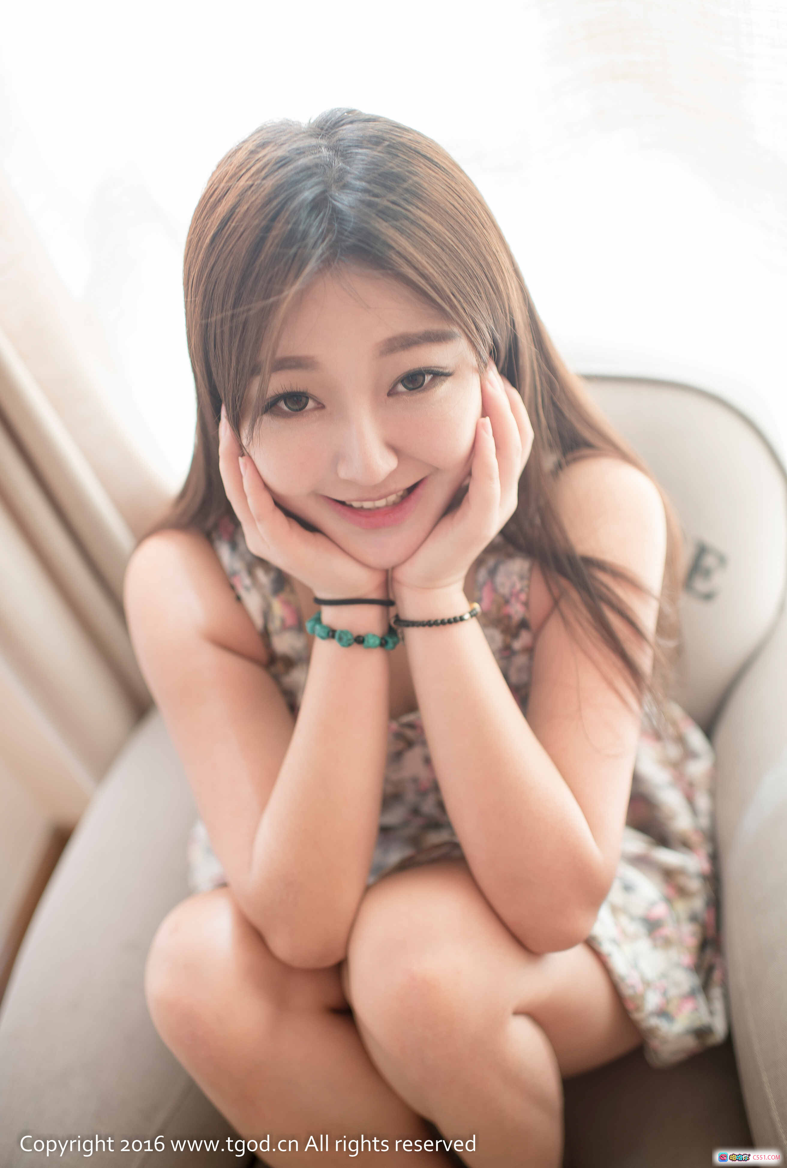 图片[8] - 小蝴蝶2016写真集｜甜美笑容+花卉露肩裙+居家沙发写真｜TGOD推女神高清美图 - 就要吻