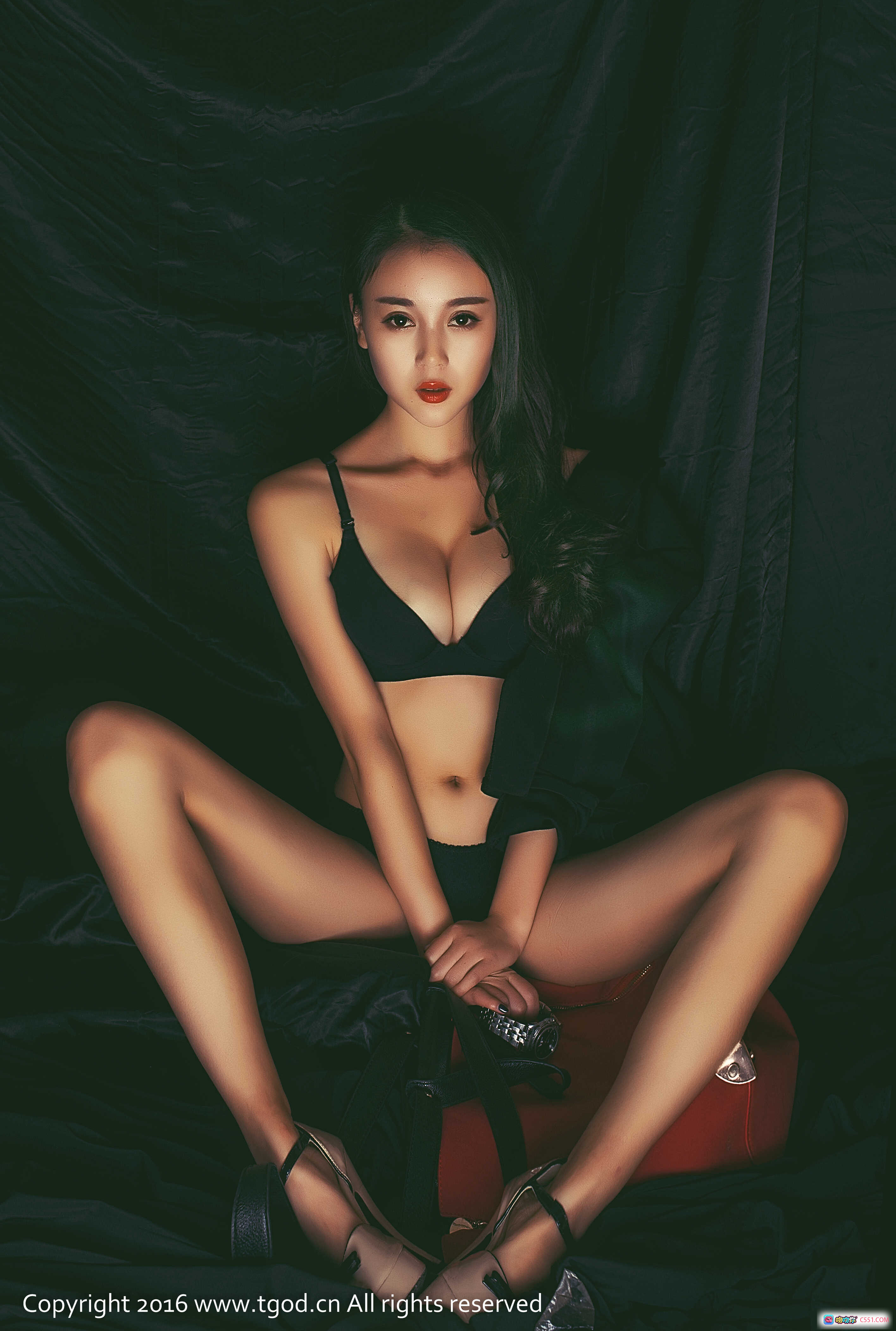 图片[6] - 赵小米Kitty巴西足球主题写真 黄绿配色运动风美腿长袜砖墙窗边性感造型 2016经典摄影集 - 就要吻