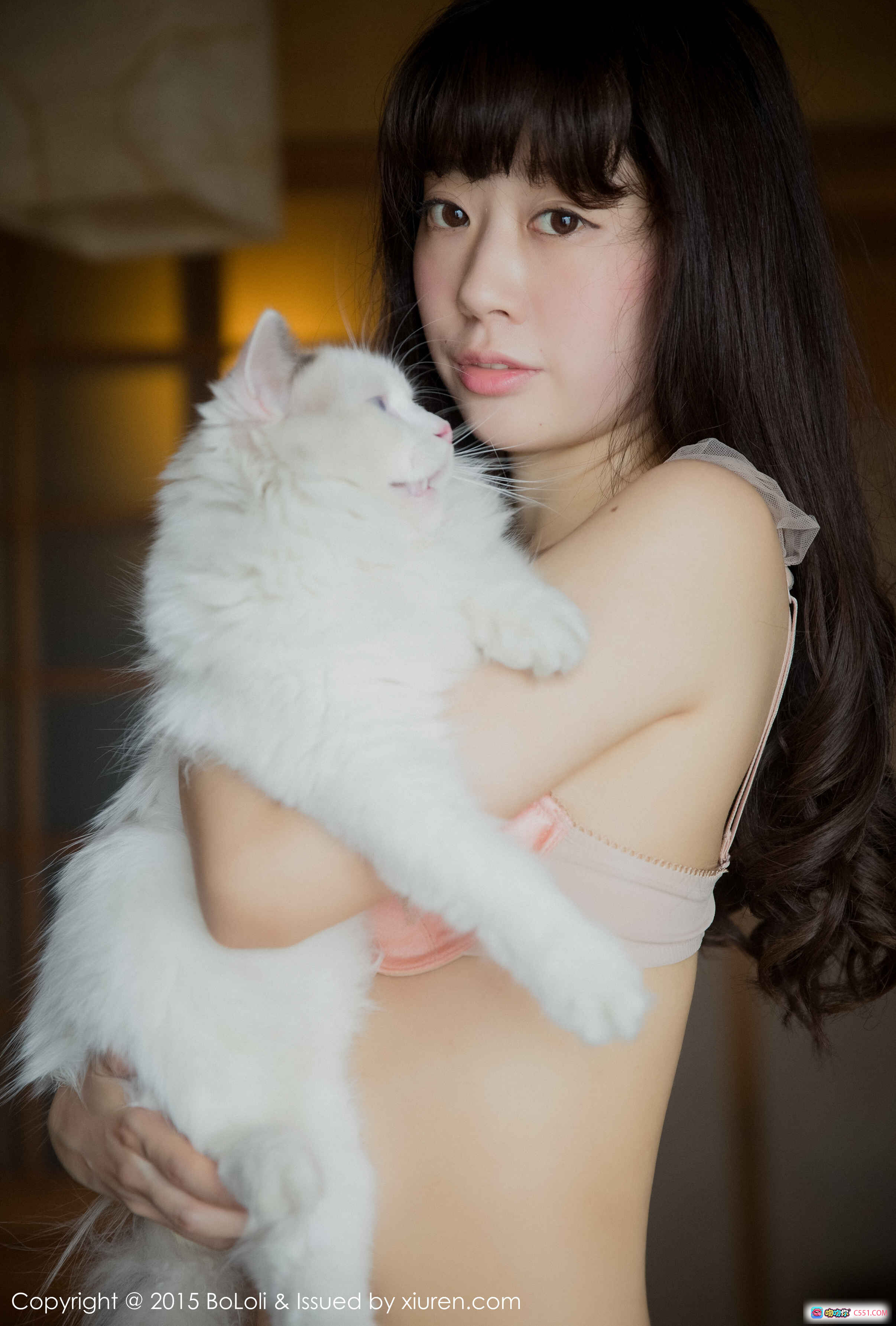 BoLoli波萝社Vol.065 Suki朱忆音抱白猫写真 温柔少女居家私房美照 2015年10月9日发布 - 就要吻