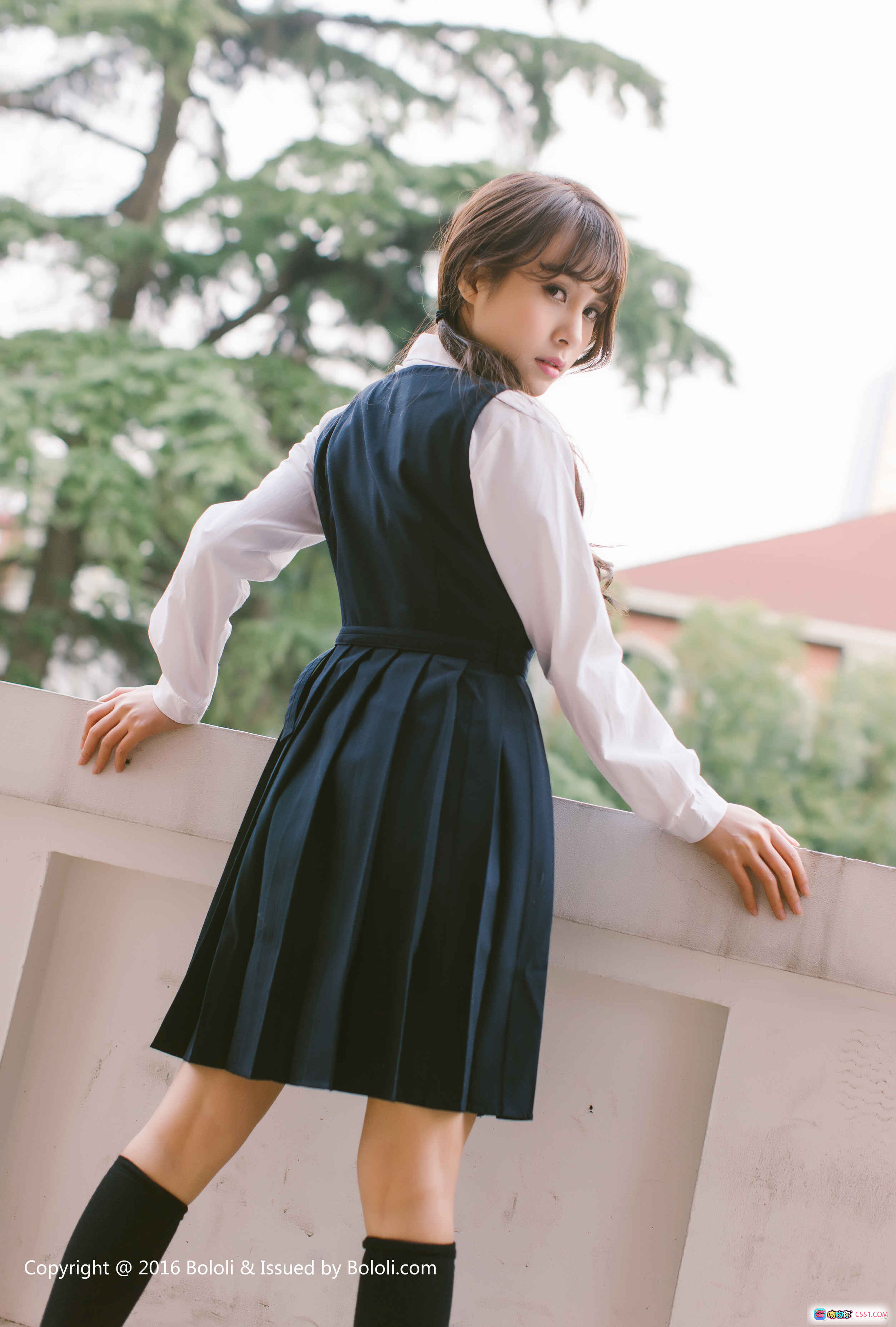 夏美酱校园风写真 | 白衬衫黑百褶裙少女穿搭 | BoLoli波萝社Vol.113高清图集 - 就要吻