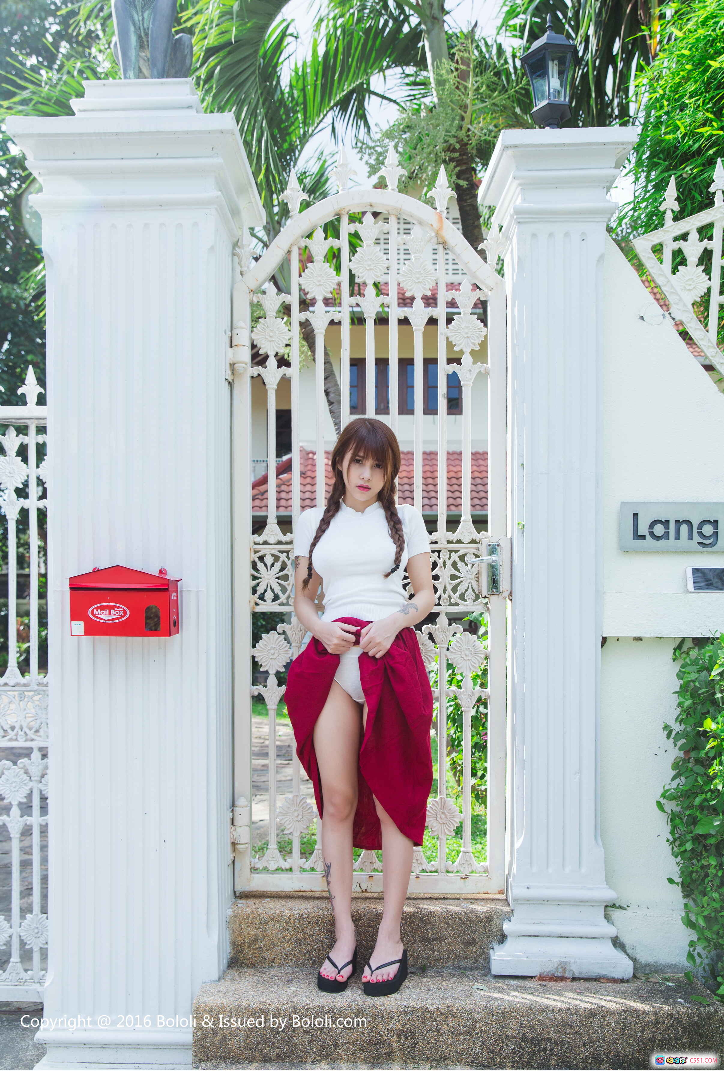 图片[4] - 夏美酱白T红裙木椅写真 | BoLoli波萝社2018Vol.121清新少女风私房美图 - 就要吻