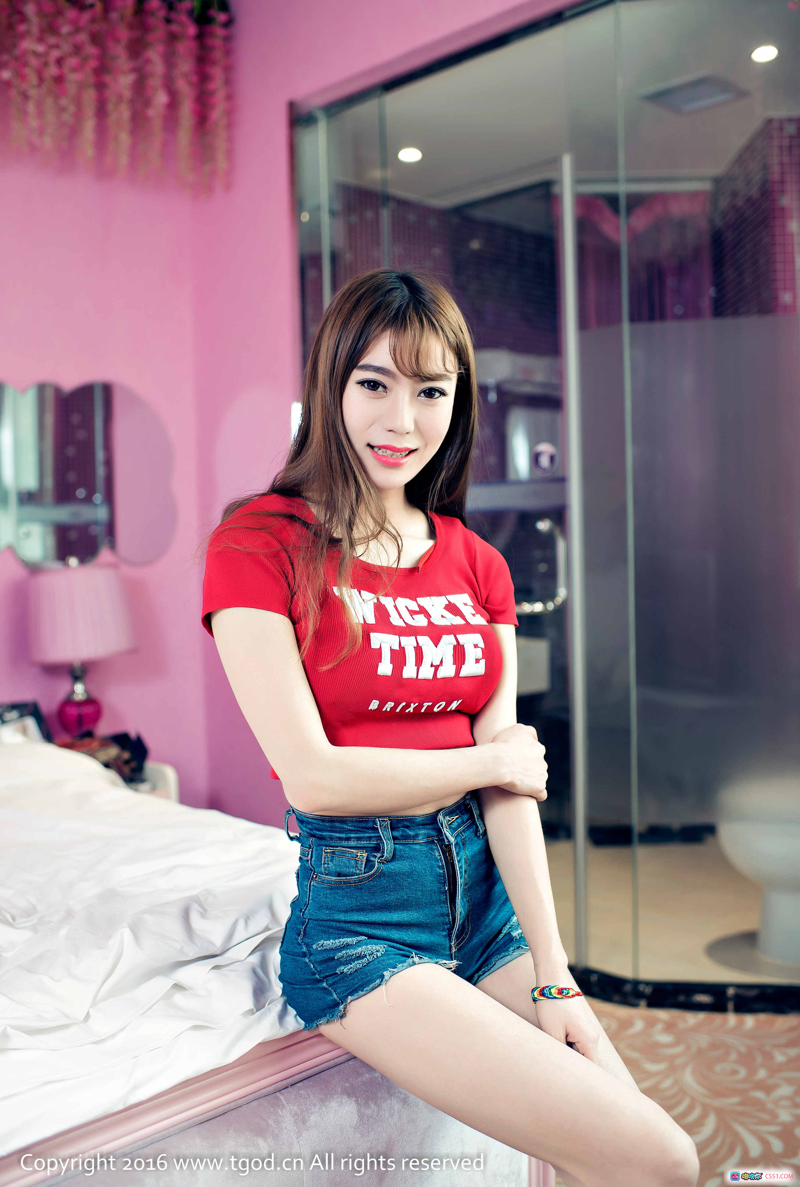 图片[4] - 青春少女钰彤Ci-ci窗边写真 | 红色短T牛仔热裤甜美风 | 2016 TGOD推女神高清图集 - 就要吻