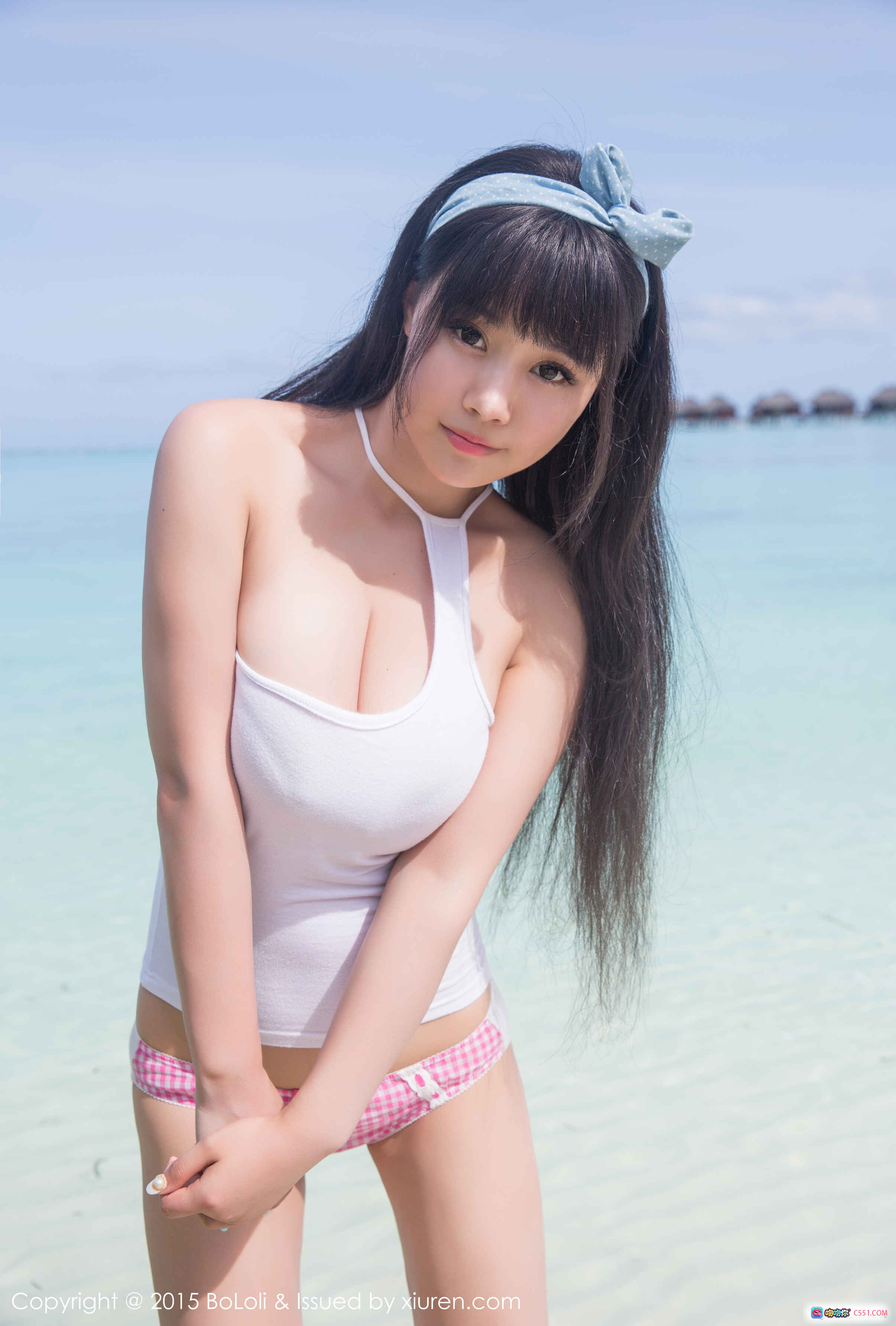 图片[7] - BoLoli波萝社Vol.050 Barbie可儿 白色比基尼+彩虹短裤+蓝色蝴蝶结发带 甜美性感沙滩写真 - 就要吻