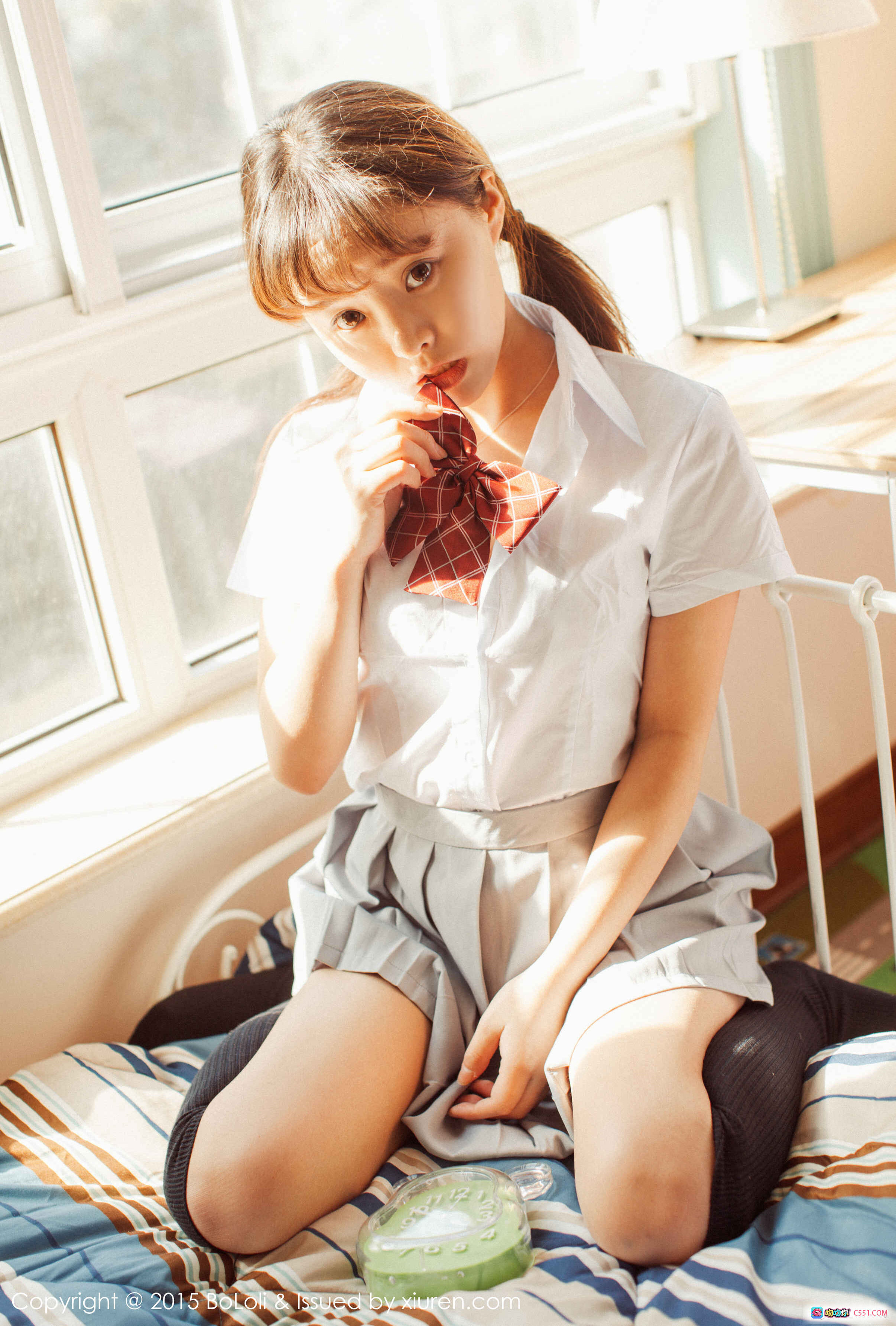 图片[9] - 柳侑绮Sevenbaby校园风白衬衫灰短裙阳光写真 BoLoli波萝社2015Vol.011清新性感少女照 - 就要吻