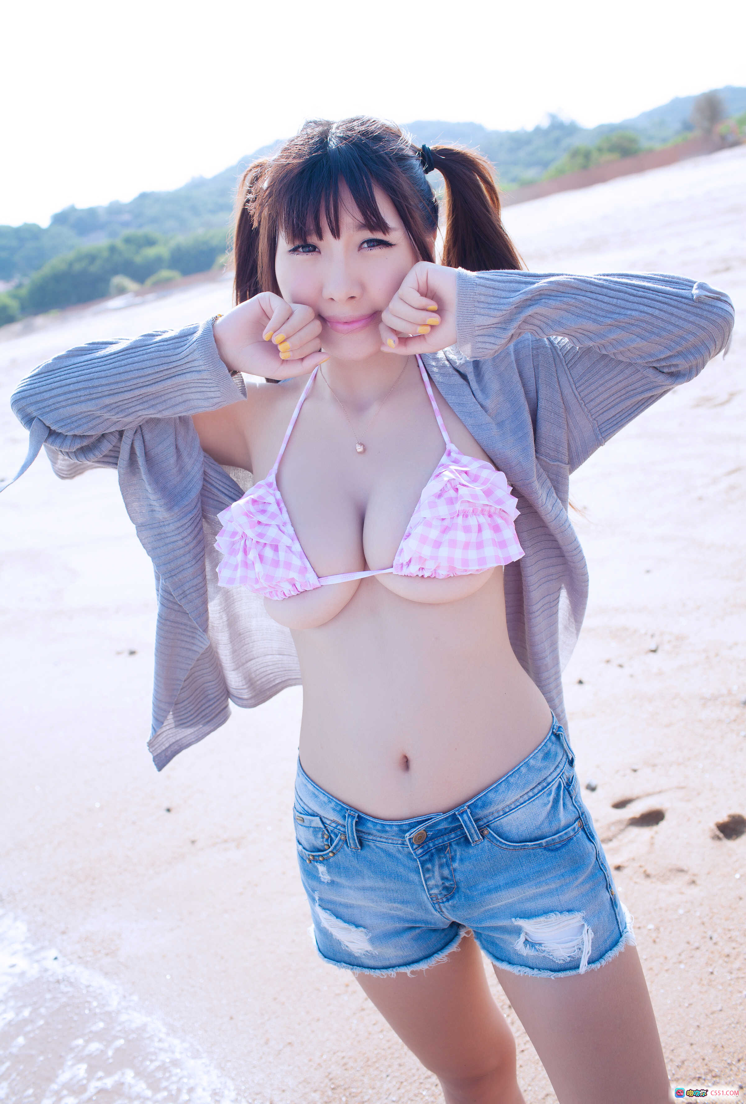 图片[9] - 晓茜厦门之旅第三part写真：蓝吊带白比基尼木屋性感美拍77P - 就要吻