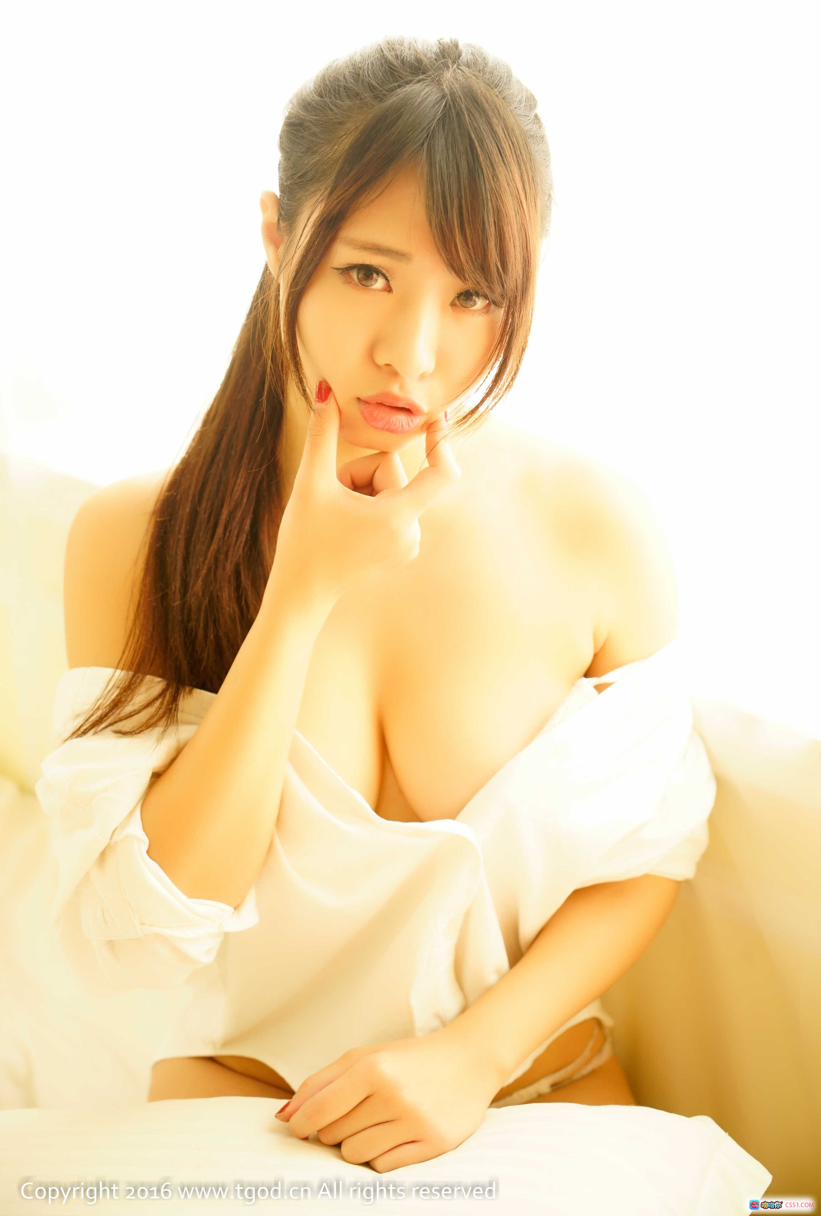 图片[6] - 童颜小太妹哈尼HaaNi厨房写真：粉色隔热手套+格子短裙+白色系带上衣+甜美笑容+复古冰箱贴纸+彩色橱柜背景 - 就要吻