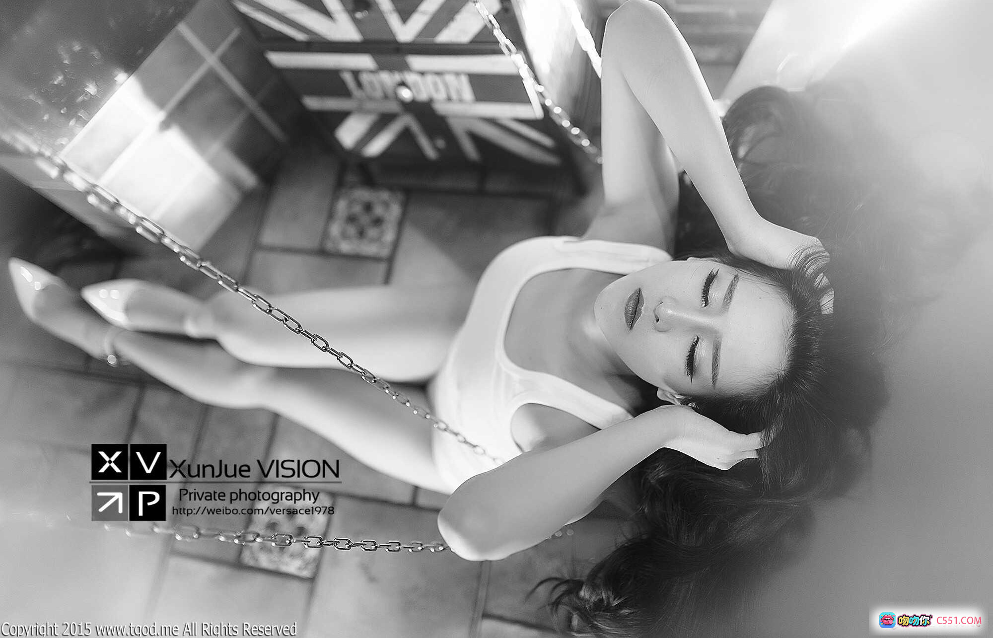 图片[6] - TGOD推女神2015个性性感写真 猪圈圈福利降临 黑白艺术私房照 长发美女抱膝坐木箱 砖墙背景高跟鞋点缀 XunJue VISION摄影 - 就要吻