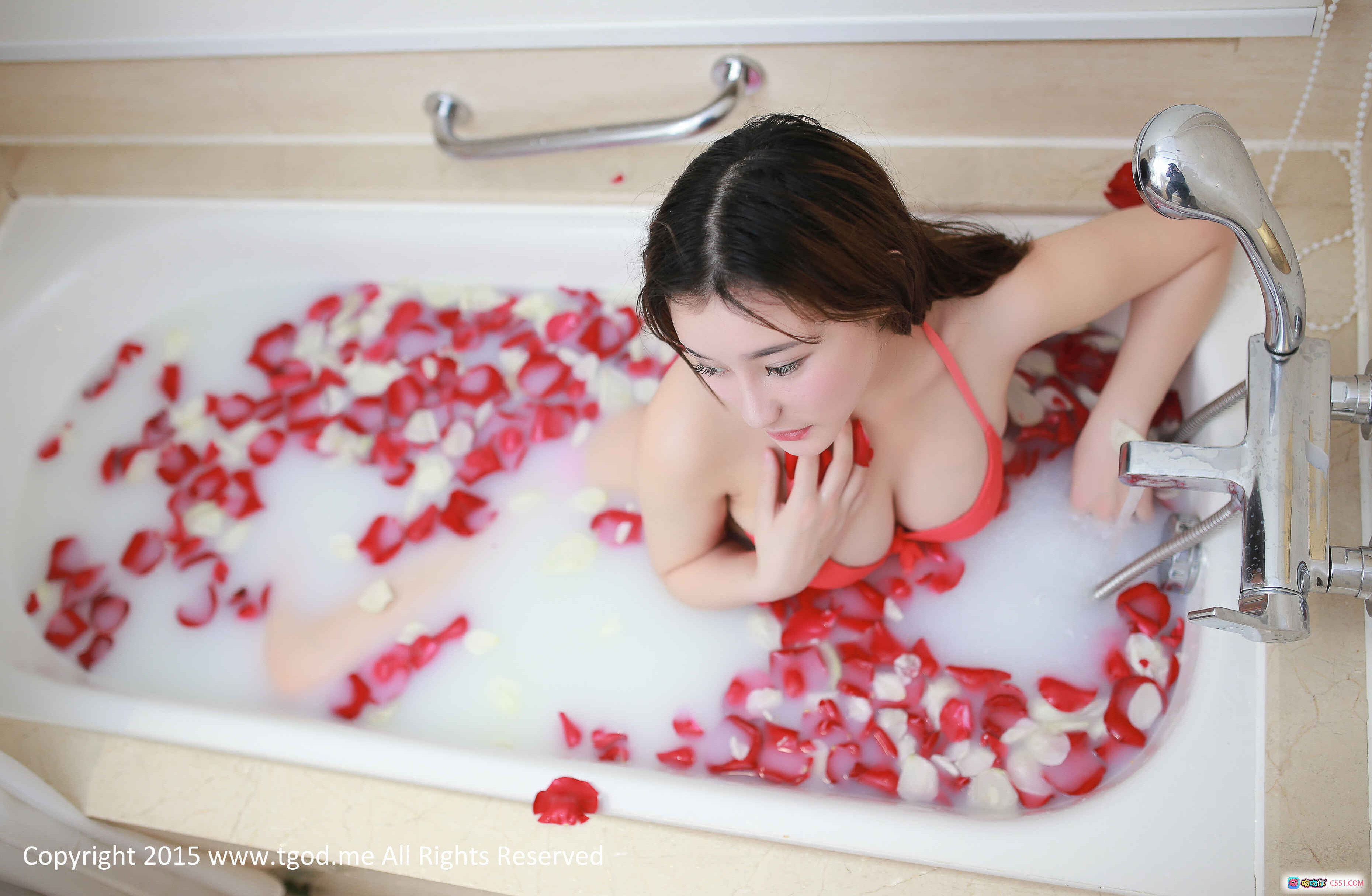 图片[3] - 牛奶玫瑰浴美女私房写真｜完美肌肤嘟嘟bear｜花瓣浴缸性感诱惑｜2015经典浴缸摄影 - 就要吻