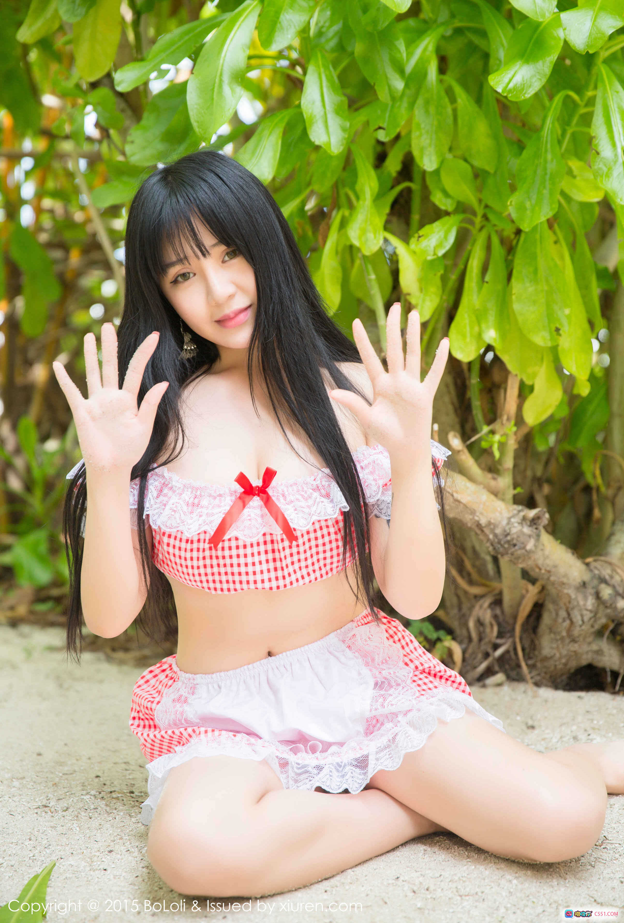 BoLoli波萝社Vol.047八宝icey红白格子蕾丝泳装沙滩写真黑长直少女户外清新自然风 - 就要吻