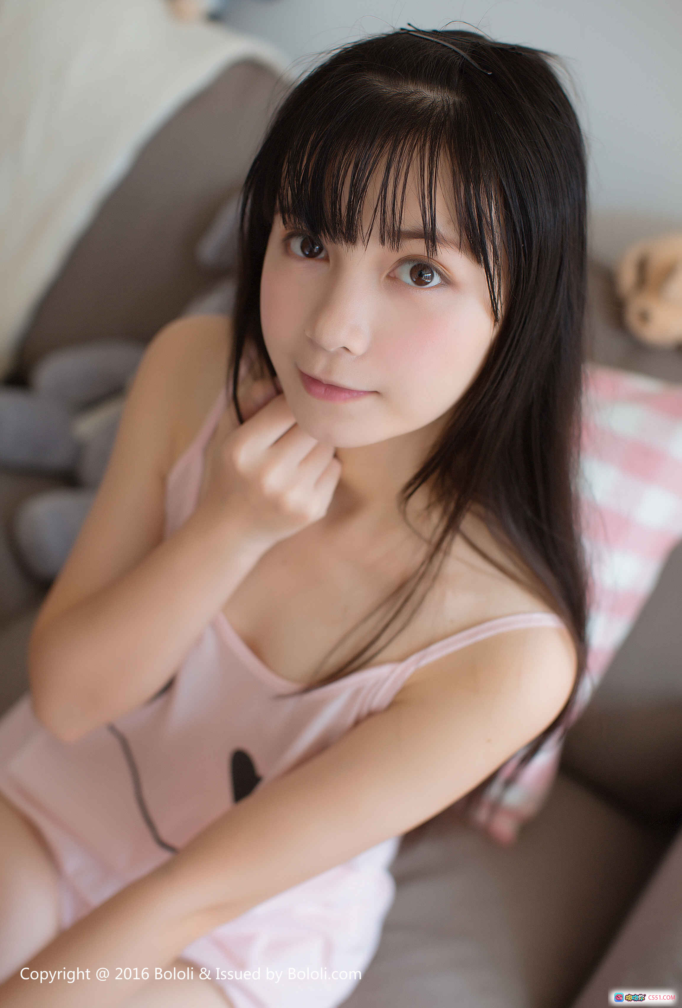 BoLoli波萝社Vol.110鱼丸粉嫩吊带睡衣清纯少女居家写真温柔凝视甜美笑容私房摄影集 - 就要吻