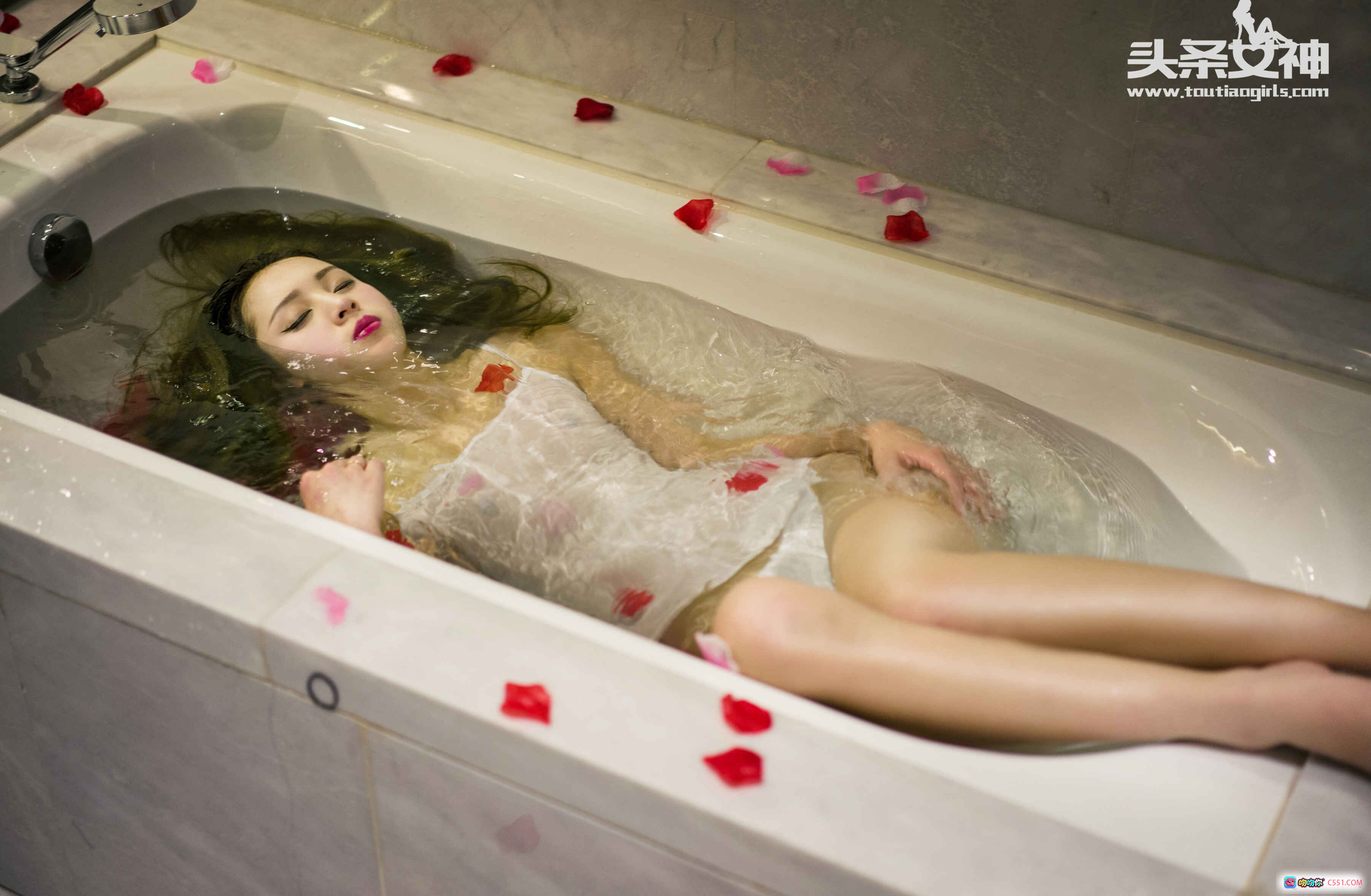 图片[5] - 头条女神朵朵凤凰涅槃写真·背部彩绘纹身·黑色蕾丝内衣·性感美臀·41P高清图集 - 就要吻