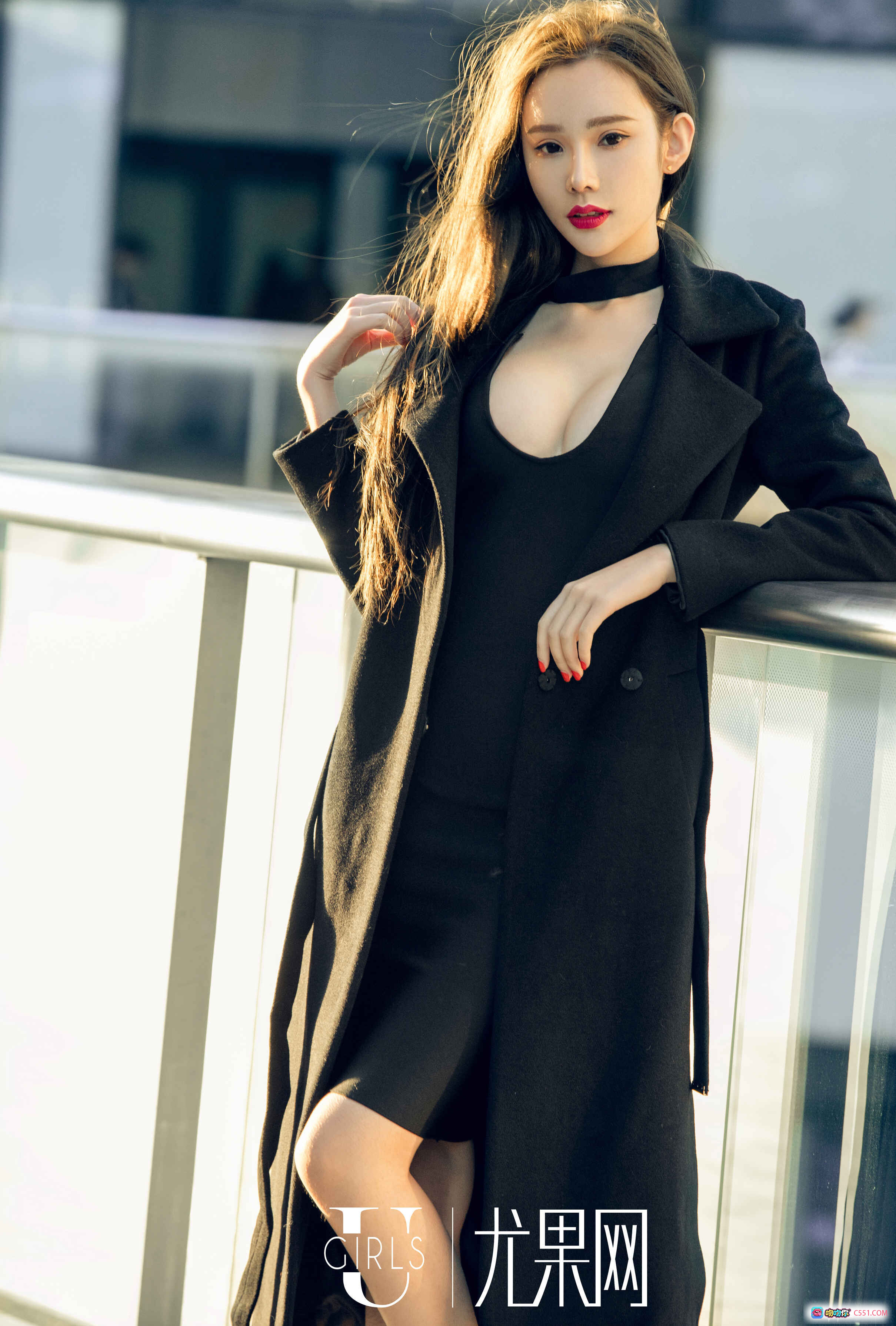 图片[4] - Ugirls尤果网萌琪琪校服写真 金发蓝领结格子裙黑丝美腿 2016经典少女风摄影集 - 就要吻