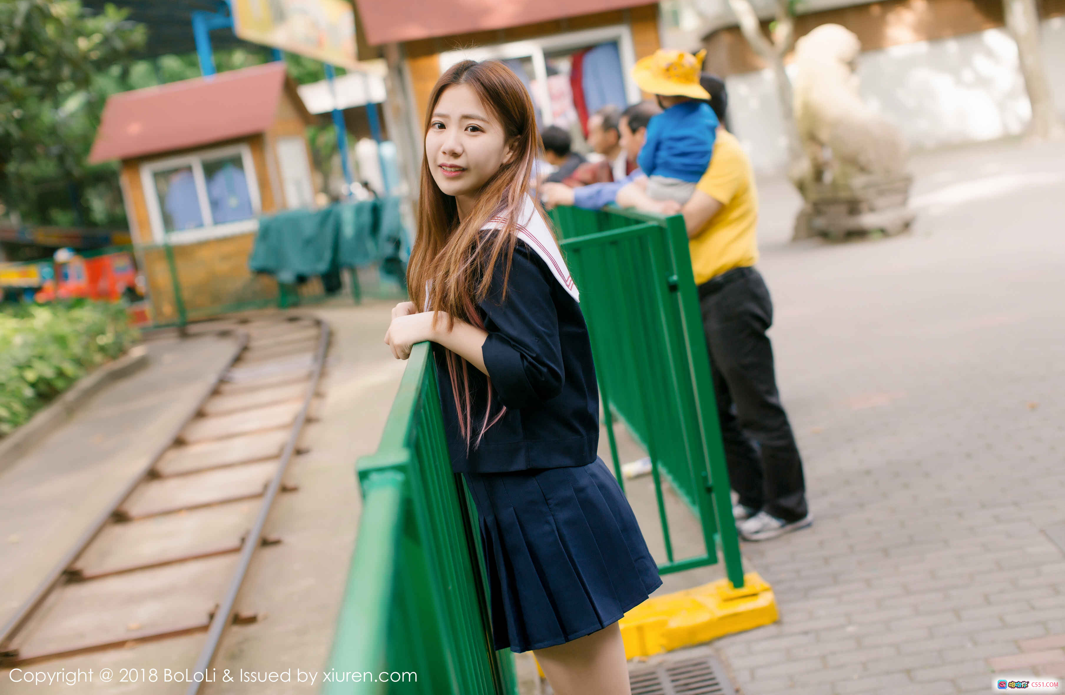 图片[4] - 董成丽校园风JK制服写真 | 游乐园旋转木马背景 | BoLoli波萝社2018 Vol.107高清美图 - 就要吻