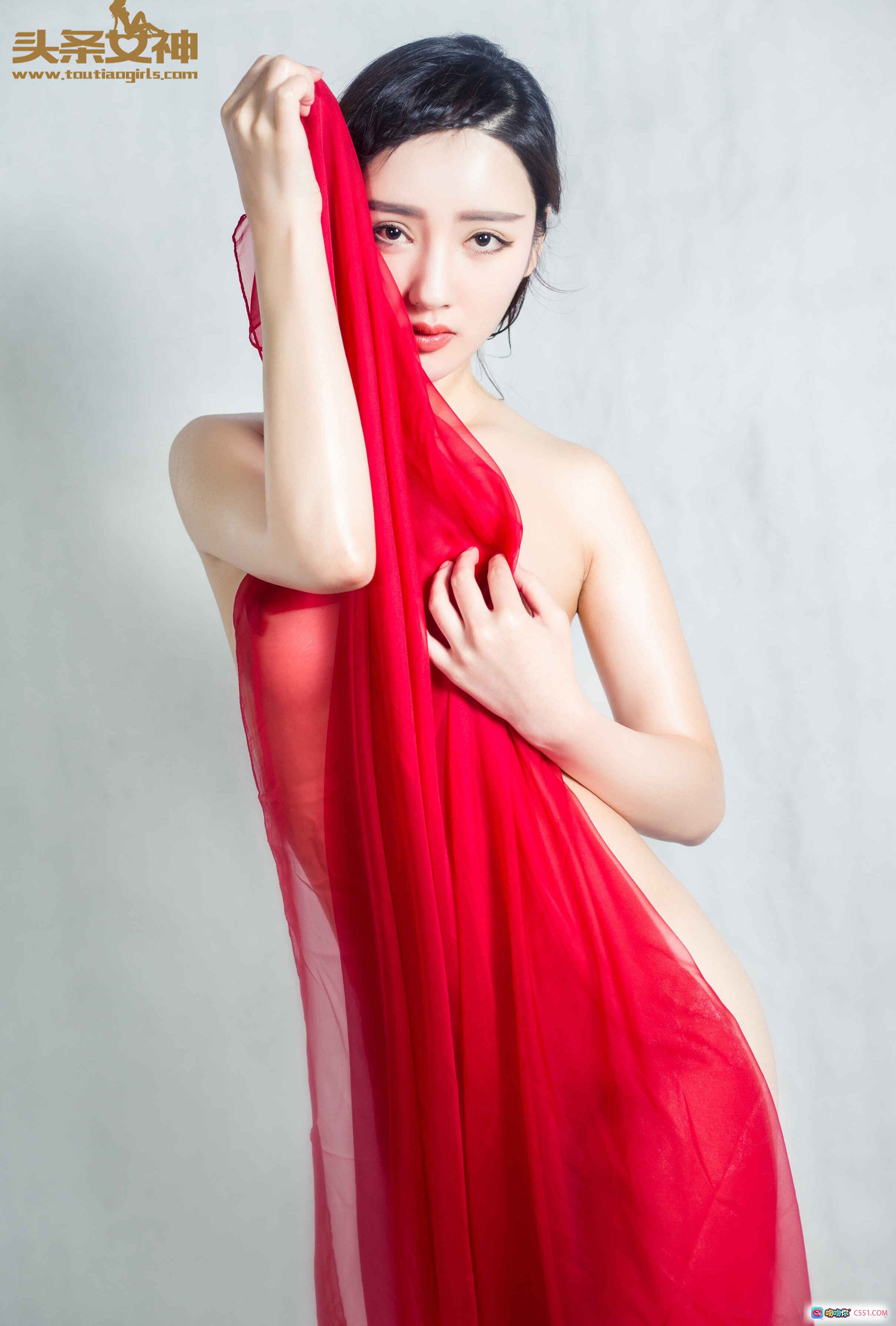 图片[4] - 头条女神婉婷红菱写真：性感红纱透视诱惑，优雅坐姿美腿迷人，高清43P私房摄影集 - 就要吻