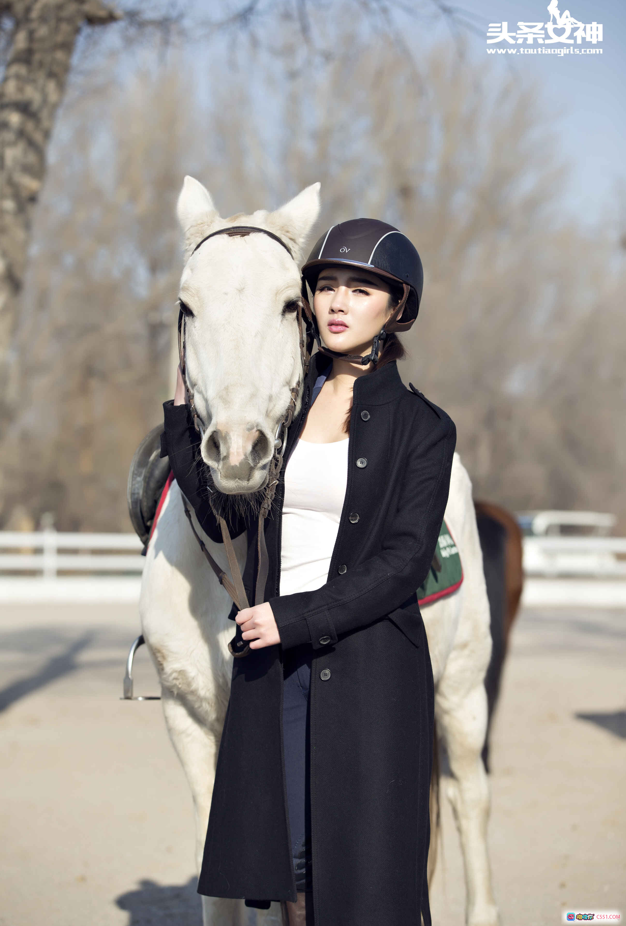 图片[2] - 头条女神婉婷红菱写真：性感红纱透视诱惑，优雅坐姿美腿迷人，高清43P私房摄影集 - 就要吻