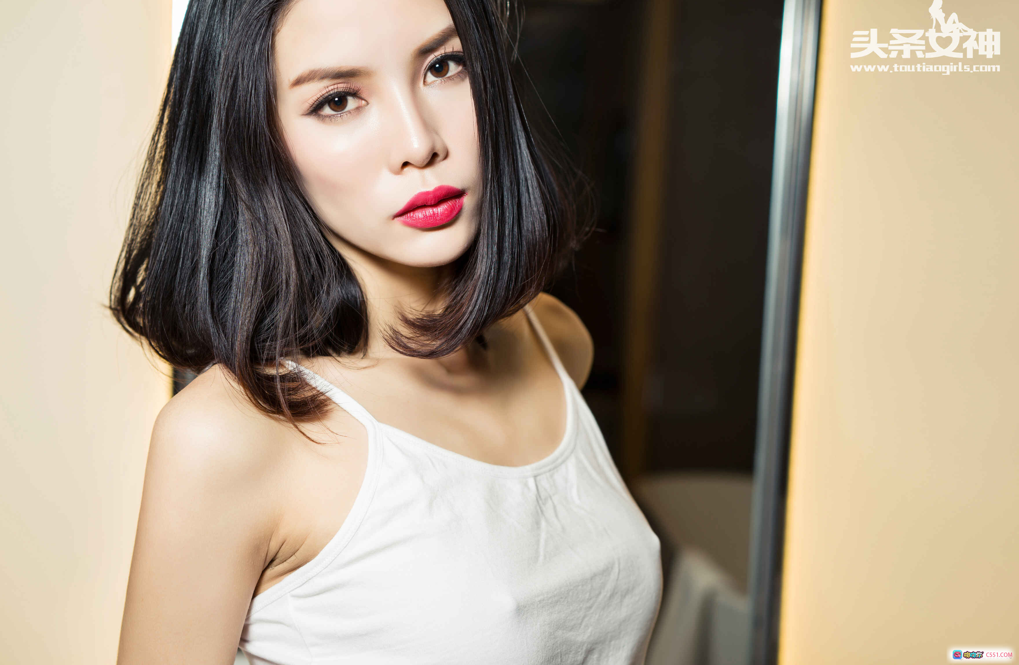 王妃即视感陈圆圆写真 | 头条女神2016.05.06 | 白色吊带黑发红唇优雅气质37P高清图集 - 就要吻