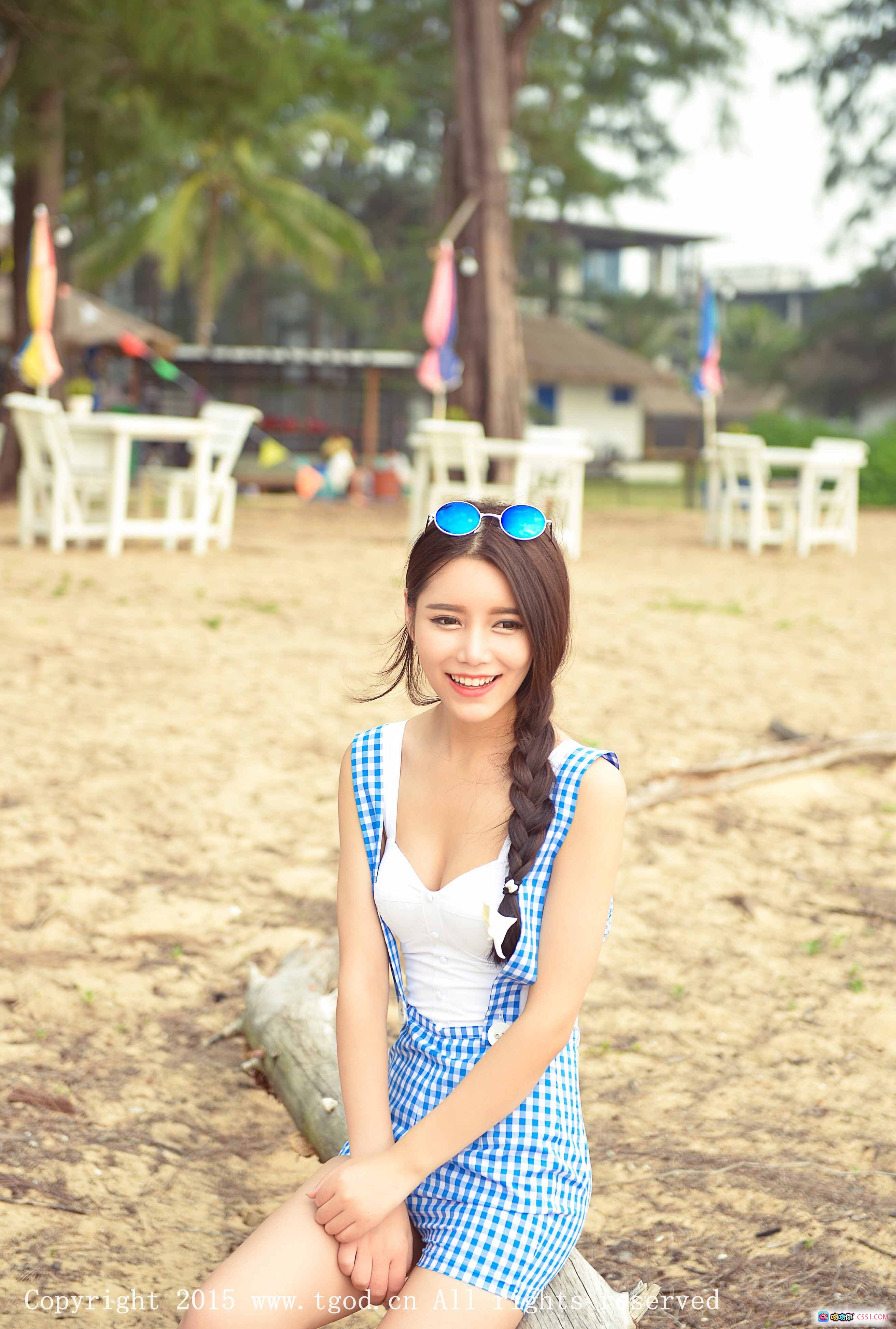 普吉岛旅拍徐妍馨Mandy蓝白格子裙沙滩写真笑容甜美长发编辫阳光海滩度假风清新自然美女摄影集 - 就要吻