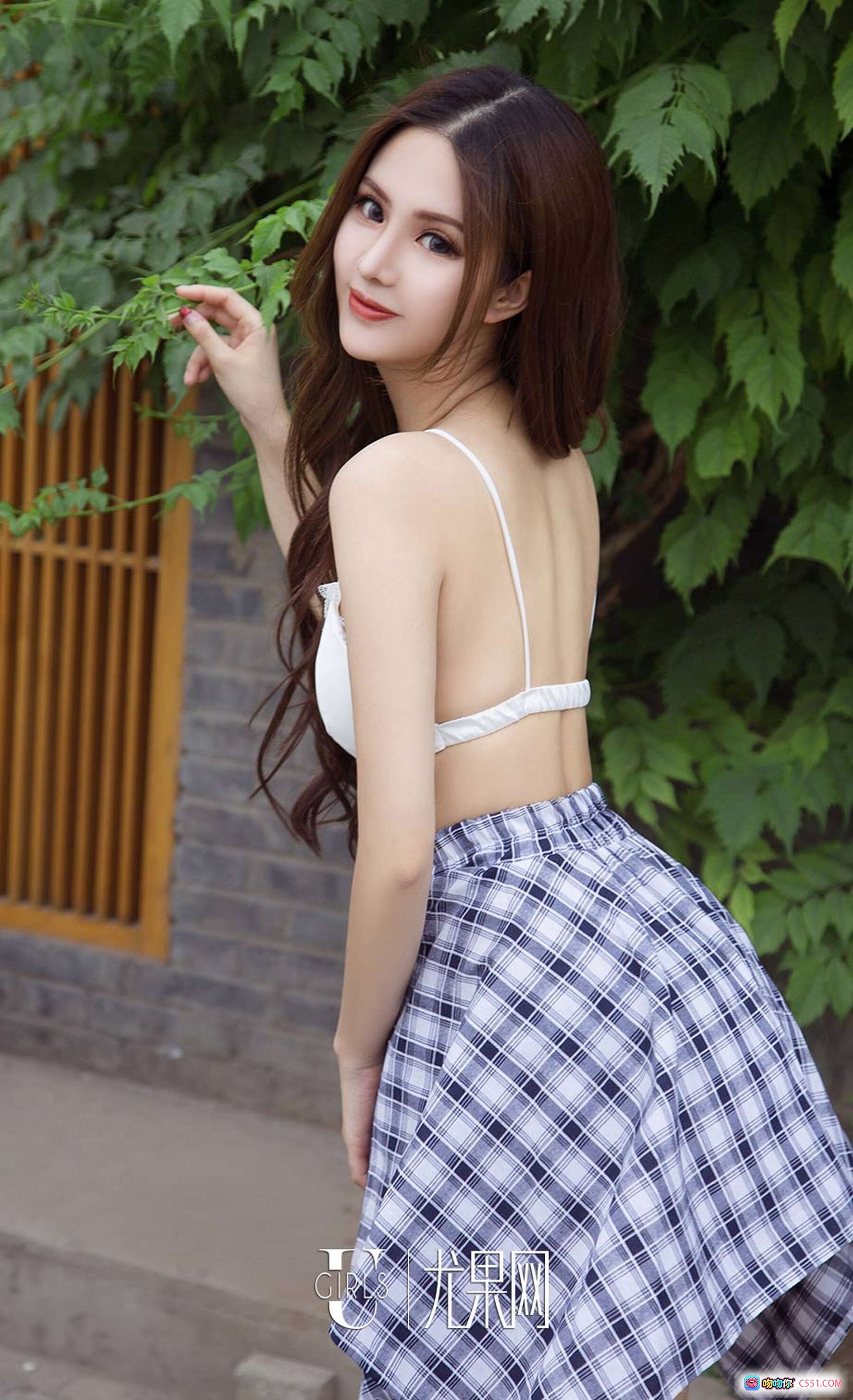 图片[2] - 若彤BOOMBOOM性感写真 | Ugirls尤果网爱尤物专辑2018.06.10 No.1117 白色蕾丝内衣+格子短裙 清新甜美风户外人像摄影 - 就要吻