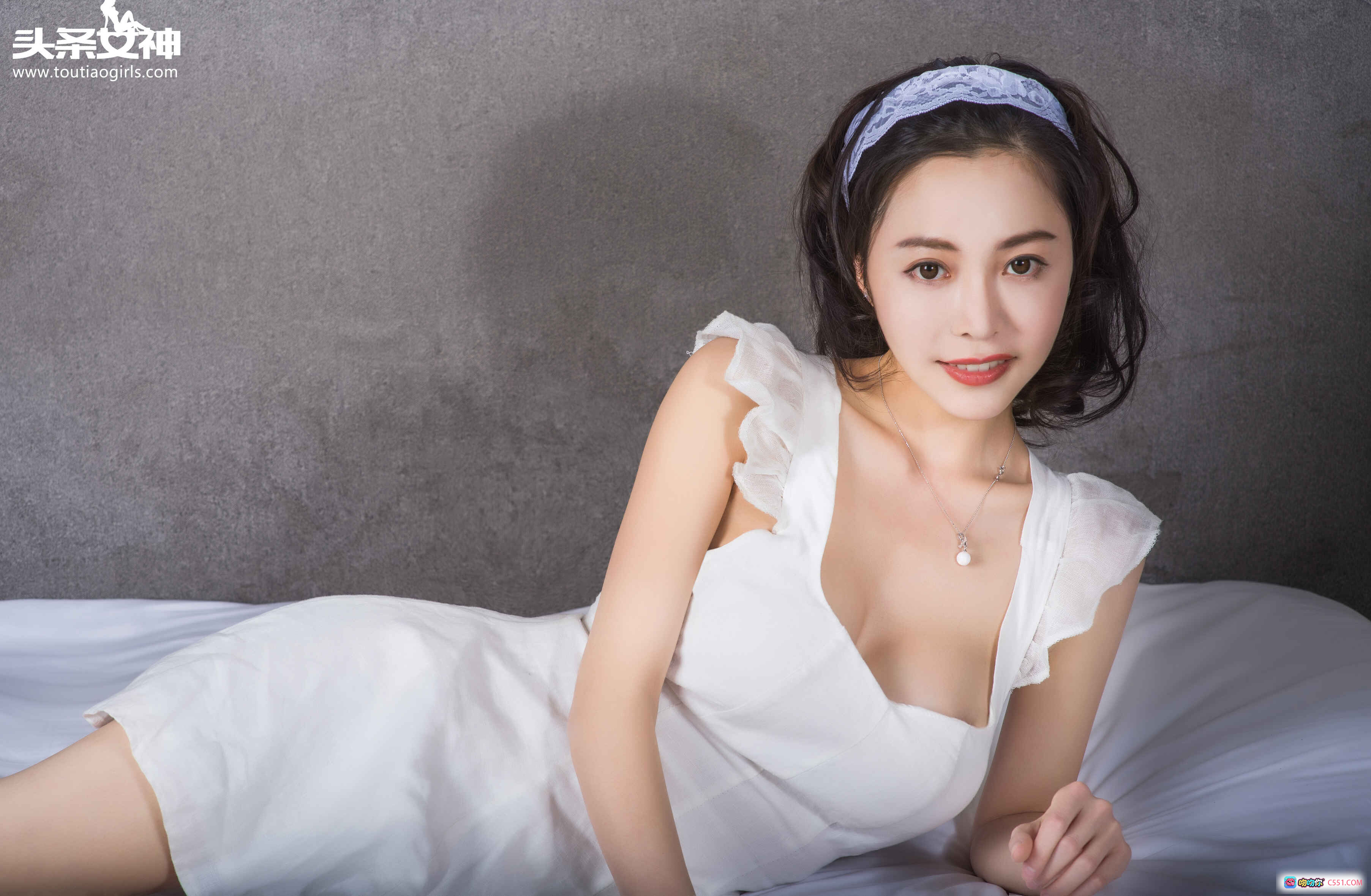 图片[3] - 头条女神小爱白色连衣裙性感写真 2016年12月10日清新美腿私房照 - 就要吻