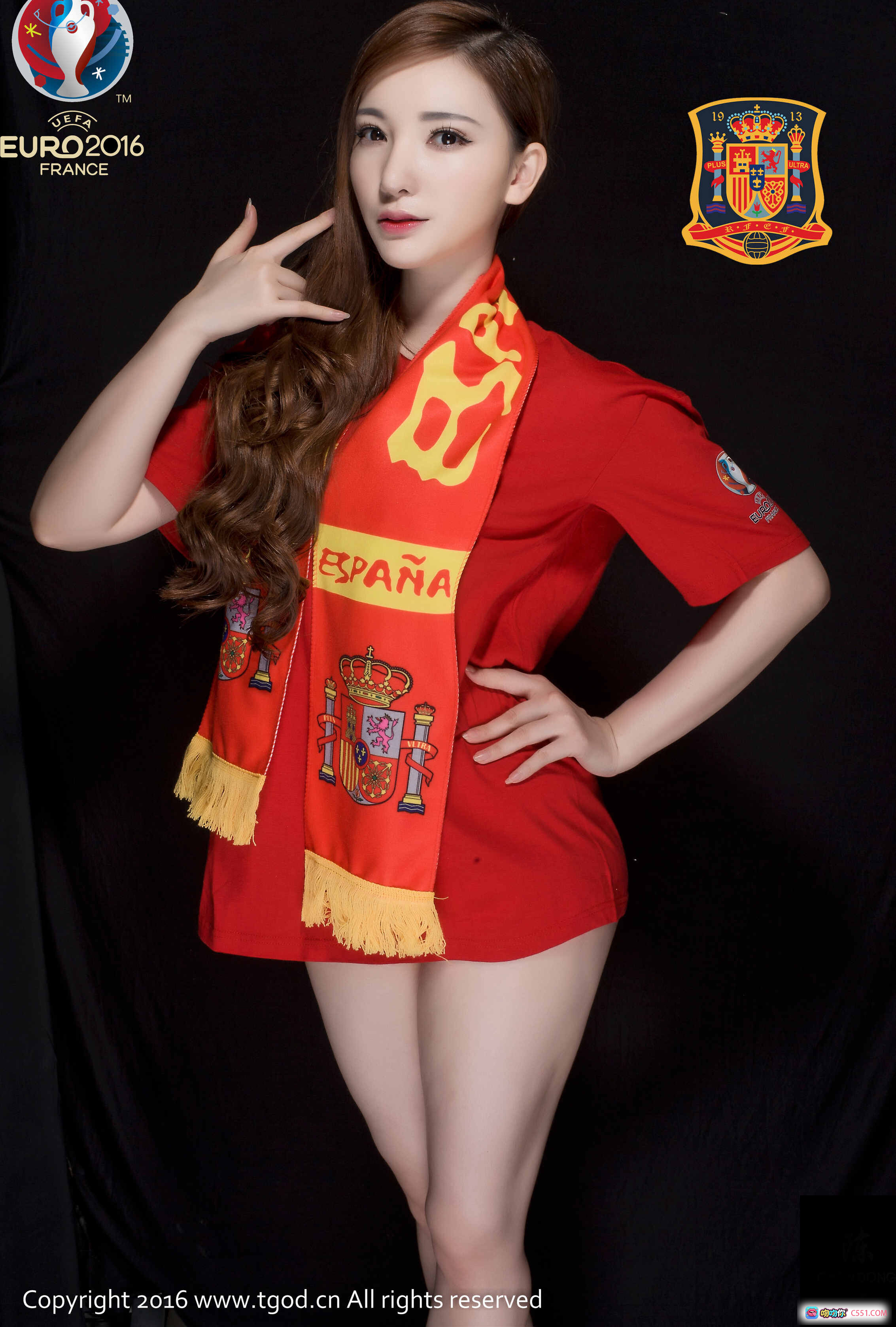 图片[7] - 西班牙足球宝贝性感写真｜红黄队服+围巾应援｜双马尾比心姿势｜TGOD推女神2016经典图集 - 就要吻