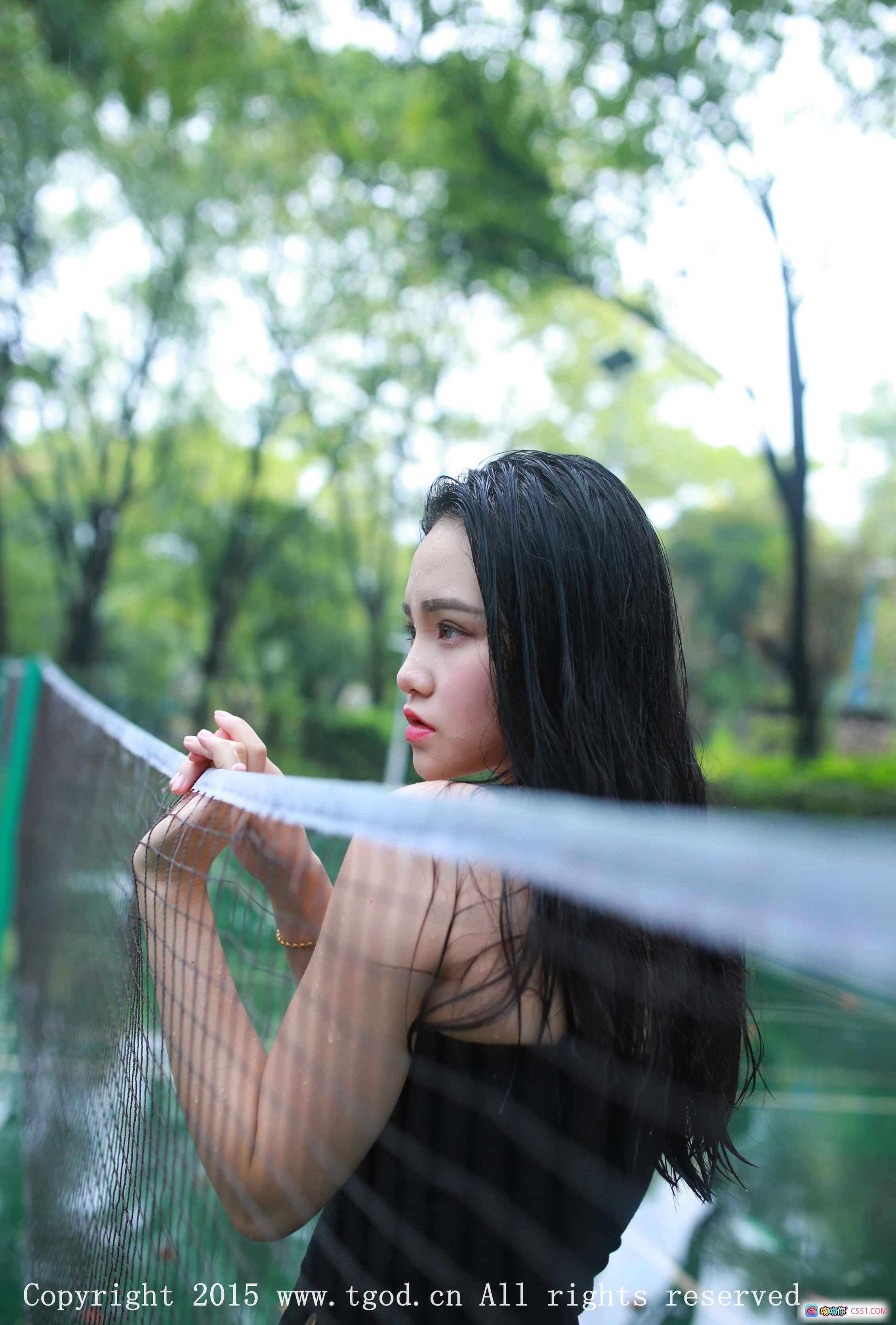 图片[8] - 阳光宝贝佩佩Cassie户外写真 | 蓝色背心牛仔短裤清新自然风 | 石墙绿藤背景甜美少女感 - 就要吻