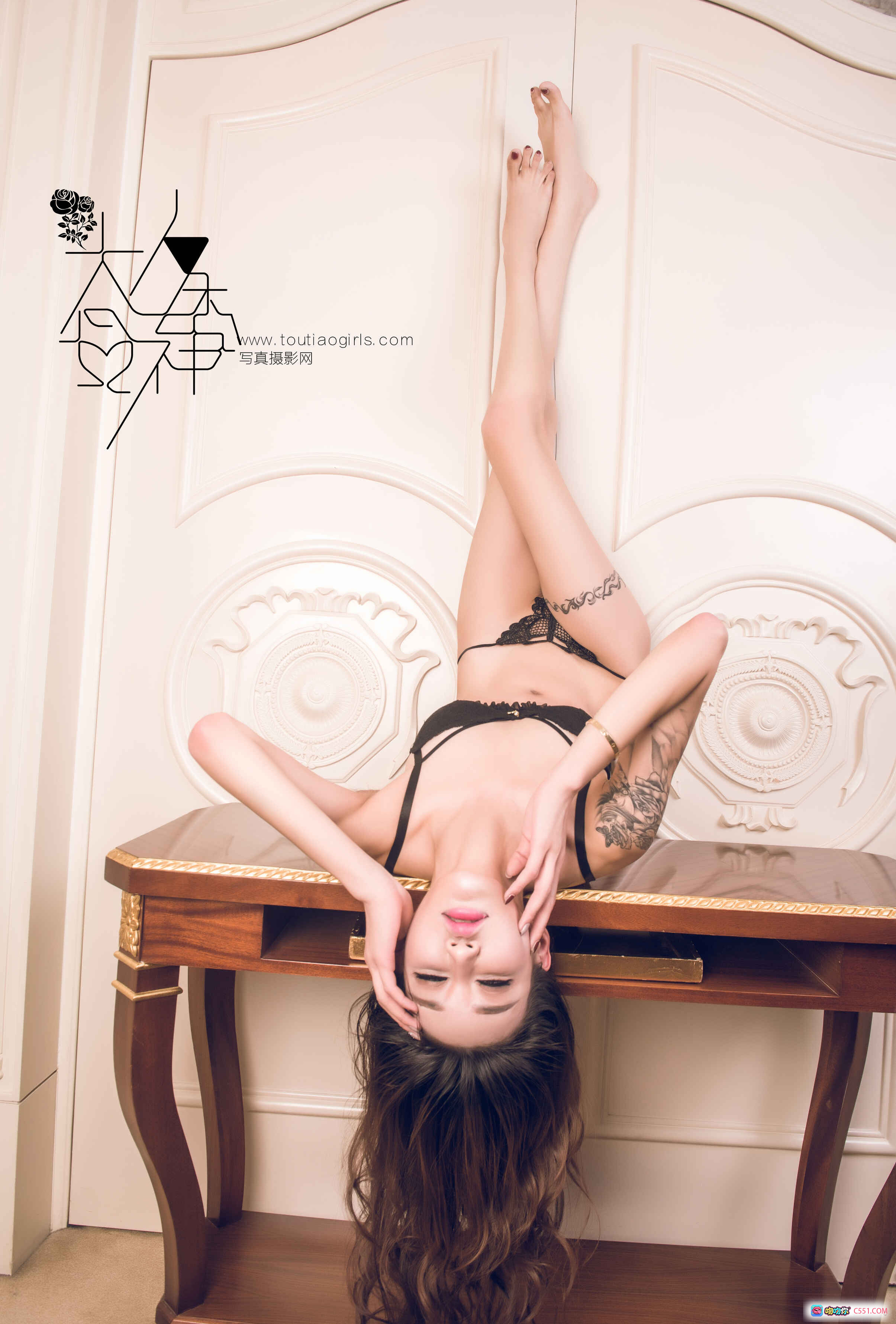 图片[3] - 妖冶女王王凌宇性感写真 | 2016头条女神 | 白色内衣黑蕾丝 | 纹身烟姿 | 金色绒布沙发私房大片 - 就要吻