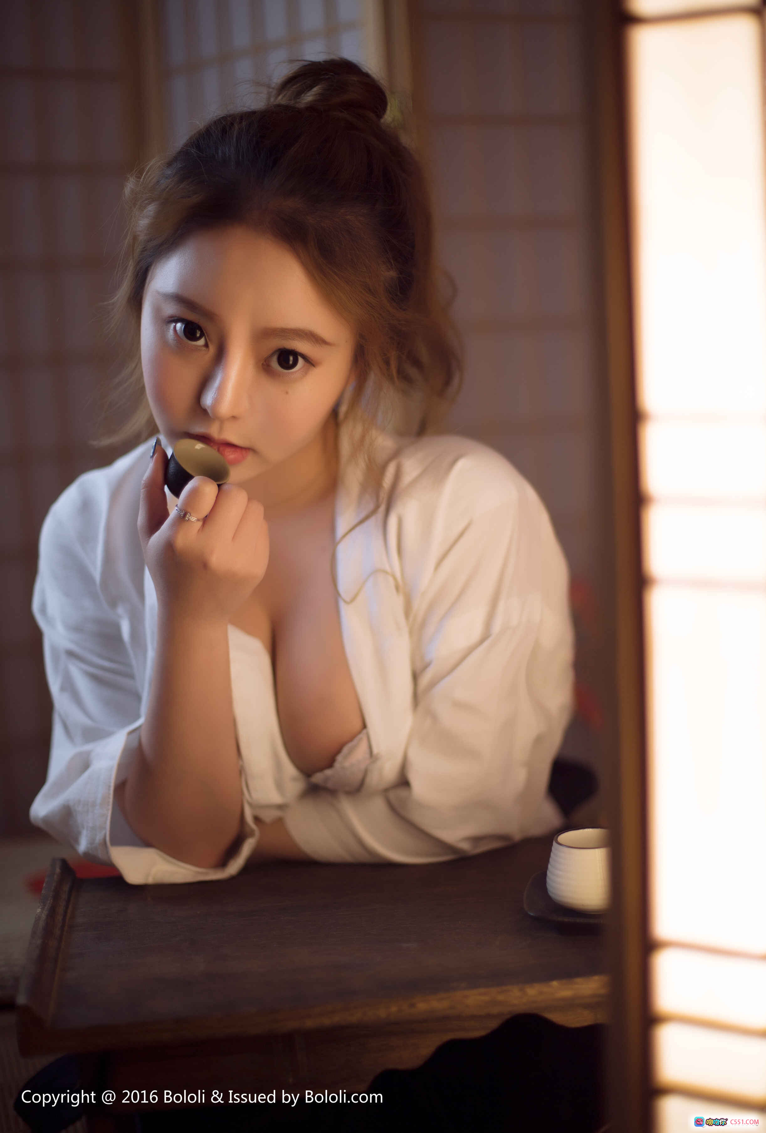 图片[9] - 柳侑绮Sevenbaby日式和风写真 | 白衬衫黑裙少女坐姿 | 传统榻榻米房间 | 温柔氛围感美图 - 就要吻