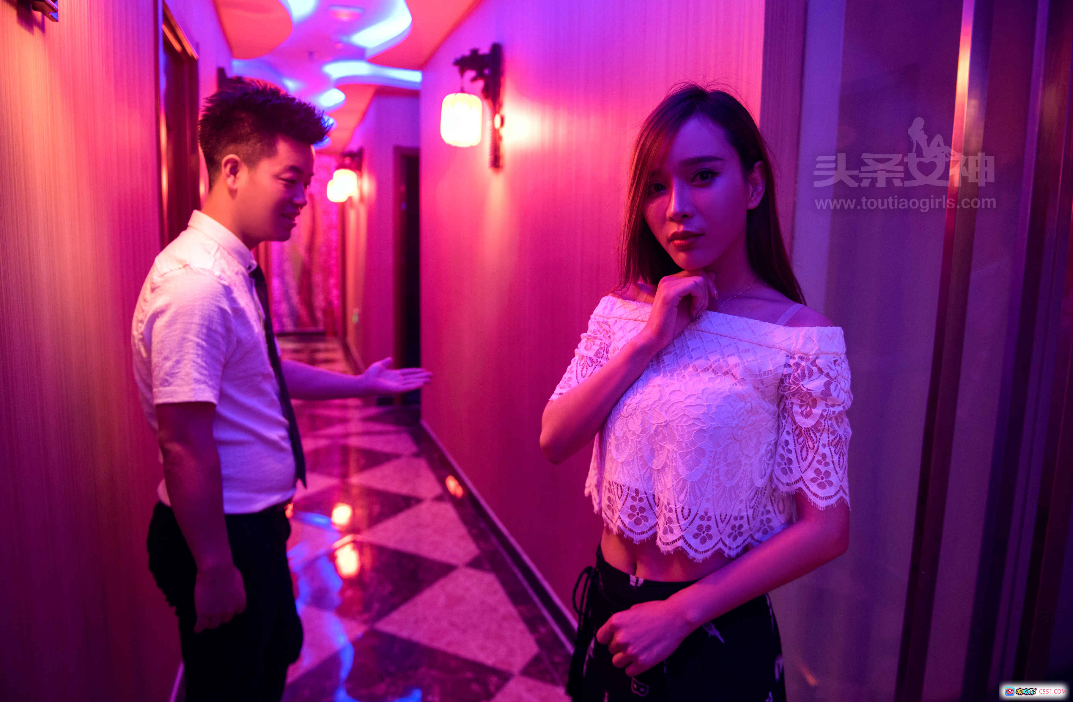 图片[5] - 艾小青白色紧身连体衣性感写真 | 头条女神2017.08.30高清美图50P - 就要吻