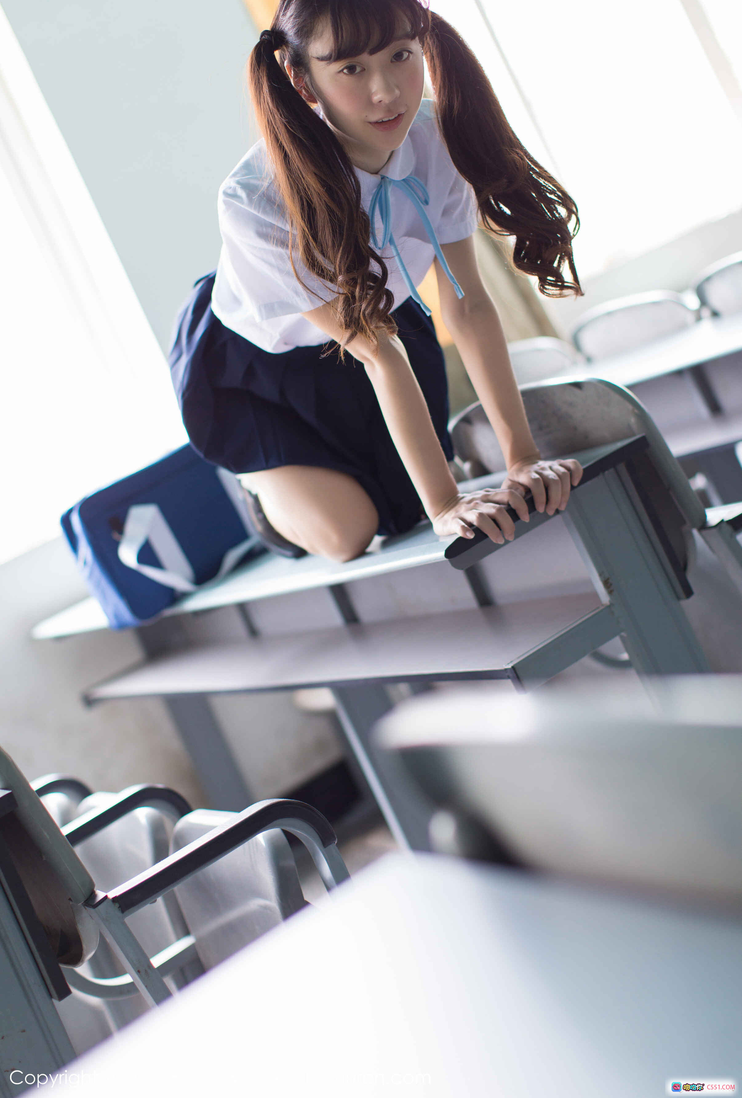 图片[8] - BoLoli波萝社Vol.031 Suki朱忆音校园教室写真 白衬衫深蓝百褶裙双马尾少女清新日系风格 - 就要吻