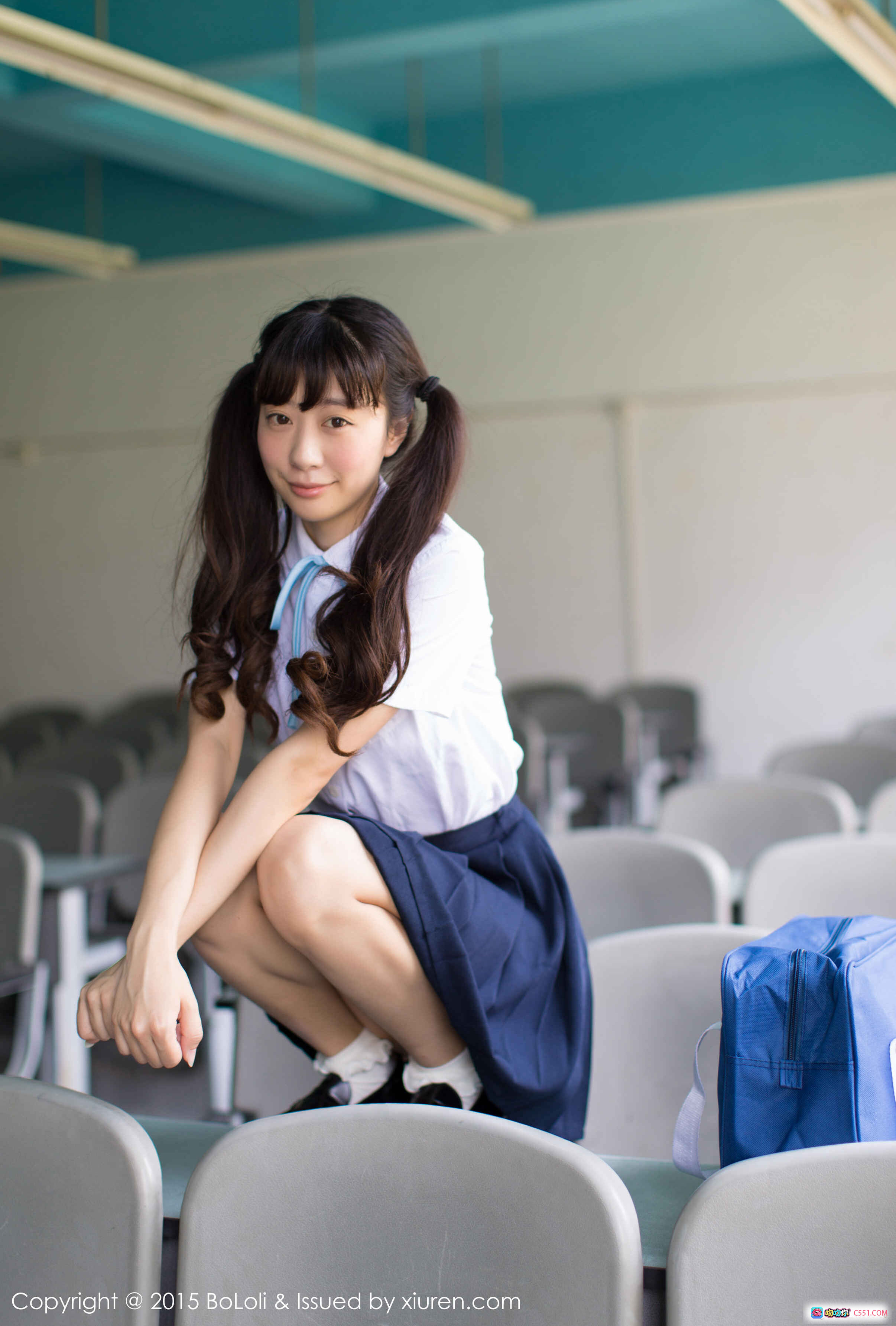 图片[7] - BoLoli波萝社Vol.031 Suki朱忆音校园教室写真 白衬衫深蓝百褶裙双马尾少女清新日系风格 - 就要吻