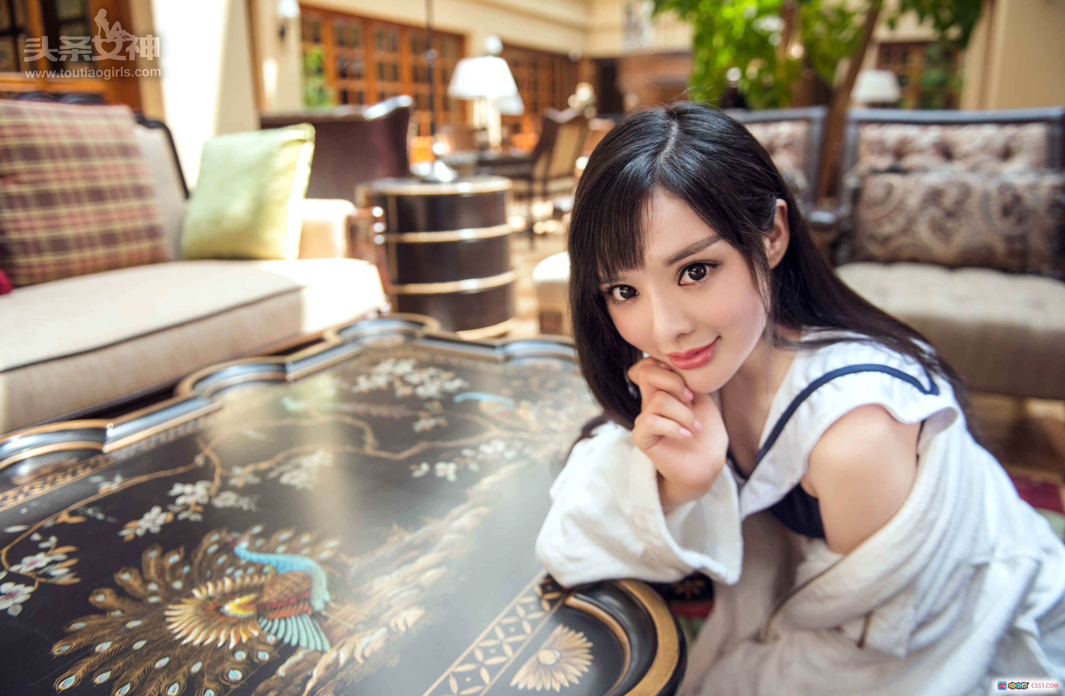 图片[4] - 周熙妍幻想萝莉写真 | 头条女神2017.08.15 | 白色露肩上衣+海军领+美腿跪姿室内私房照 - 就要吻