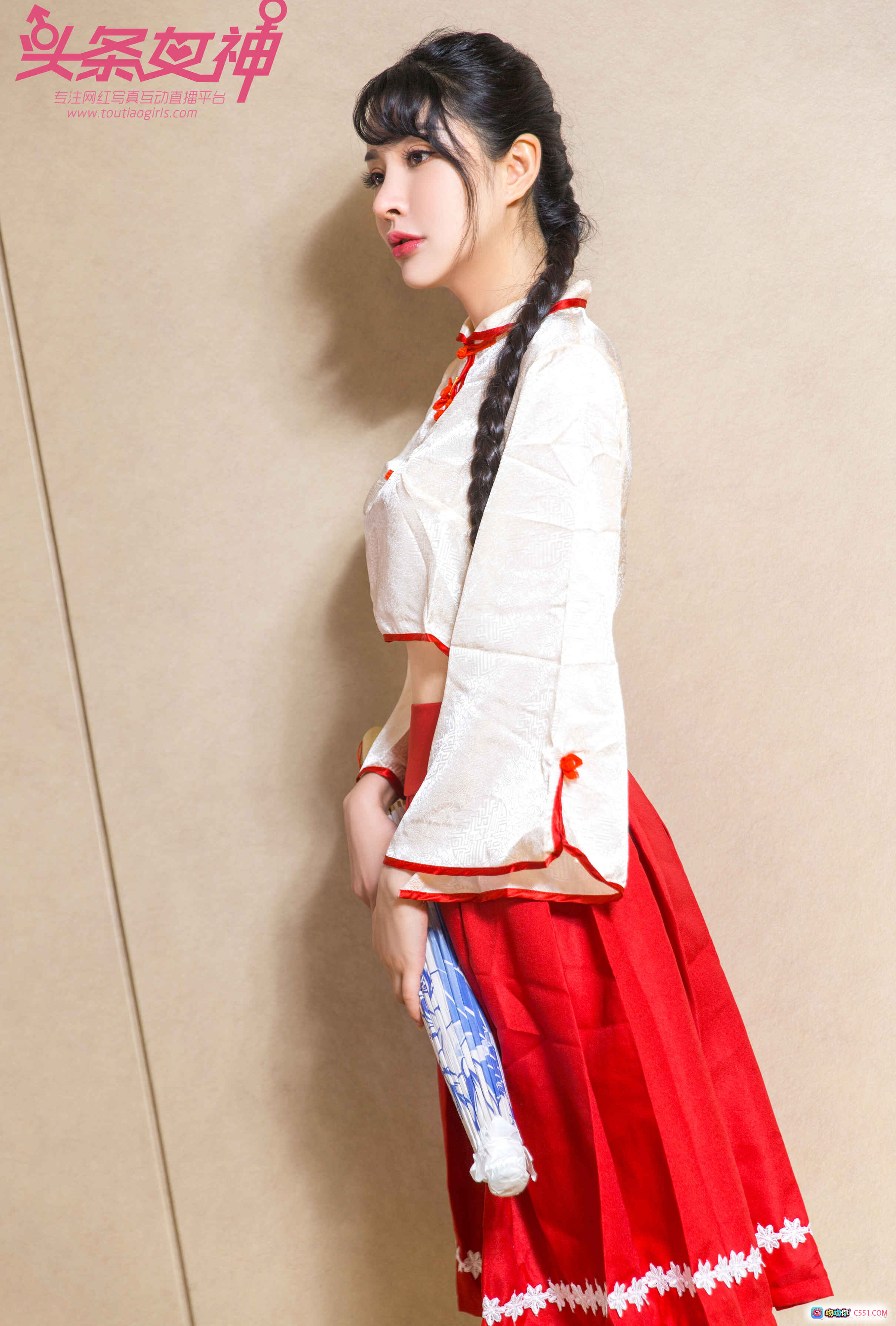 图片[4] - 头条女神Baby古风写真：红白汉服+麻花辫+青花伞+甜美 pose 2017.10.15 12P高清美图 - 就要吻