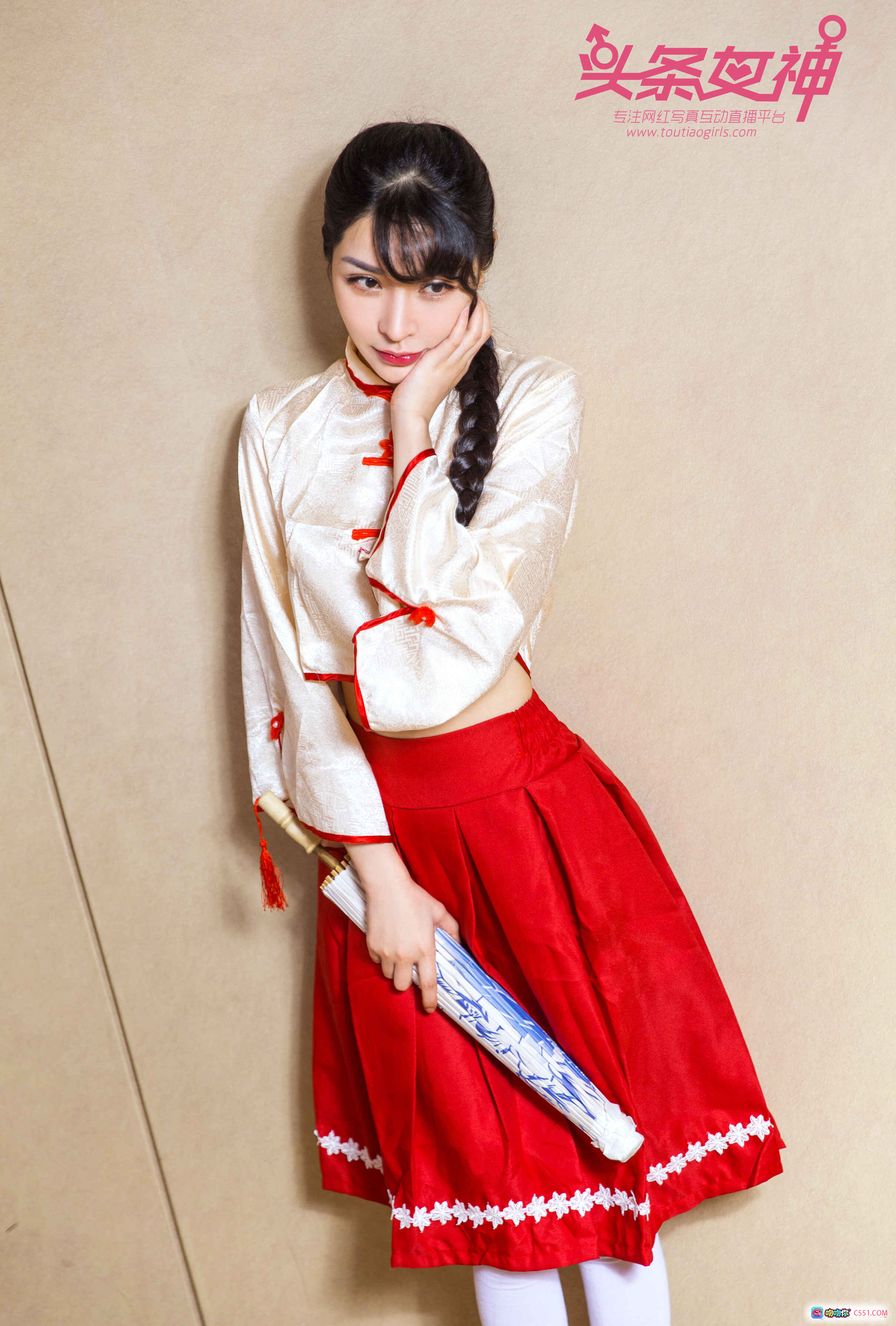 图片[6] - 头条女神Baby古风写真：红白汉服+麻花辫+青花伞+甜美 pose 2017.10.15 12P高清美图 - 就要吻