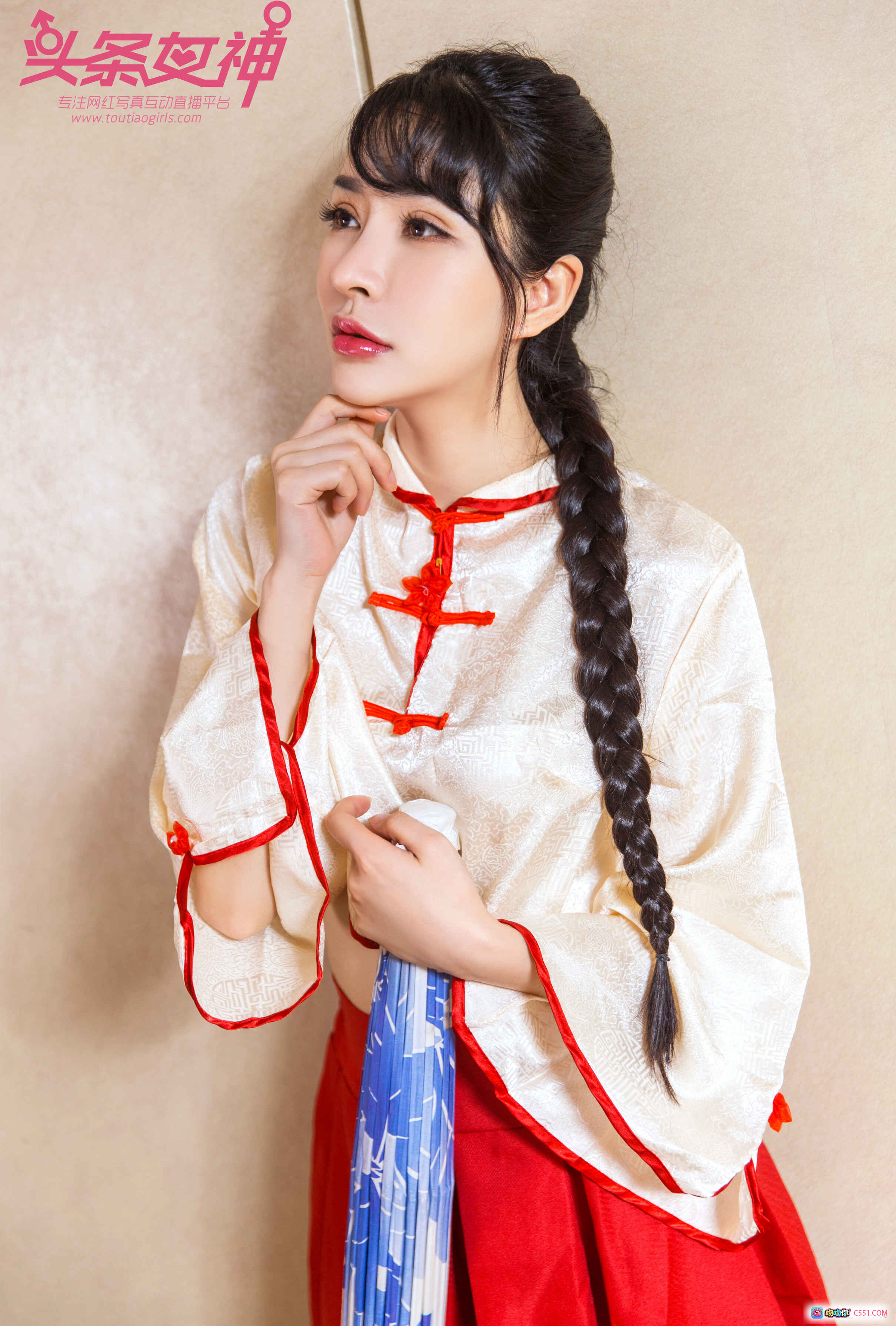 图片[9] - 头条女神Baby古风写真：红白汉服+麻花辫+青花伞+甜美 pose 2017.10.15 12P高清美图 - 就要吻