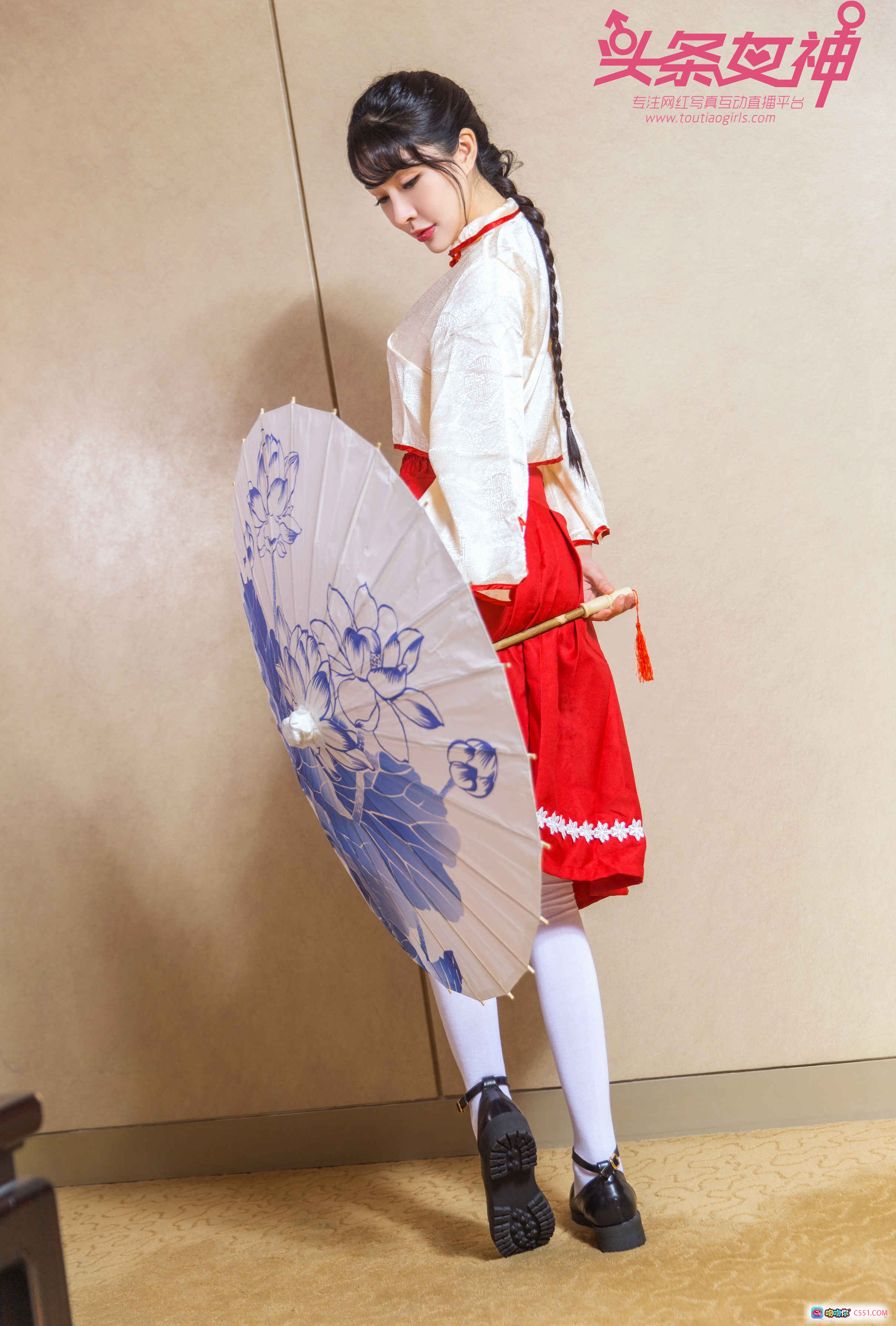图片[5] - 头条女神Baby古风写真：红白汉服+麻花辫+青花伞+甜美 pose 2017.10.15 12P高清美图 - 就要吻