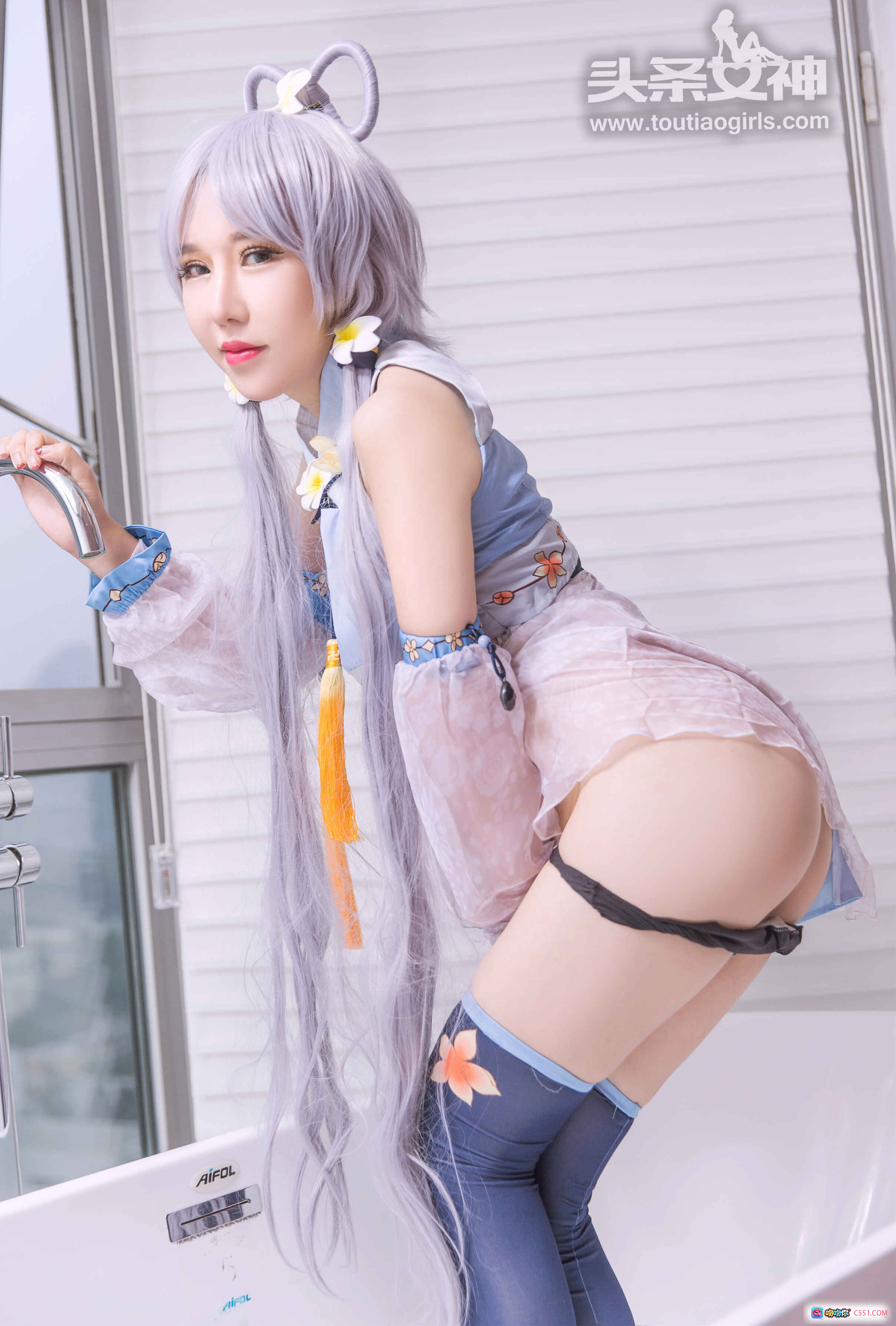 头条女神欣欣COS写真：银发猫耳+古风薄纱+黑丝美腿+浴室场景+2017年9月14日高清23P - 就要吻