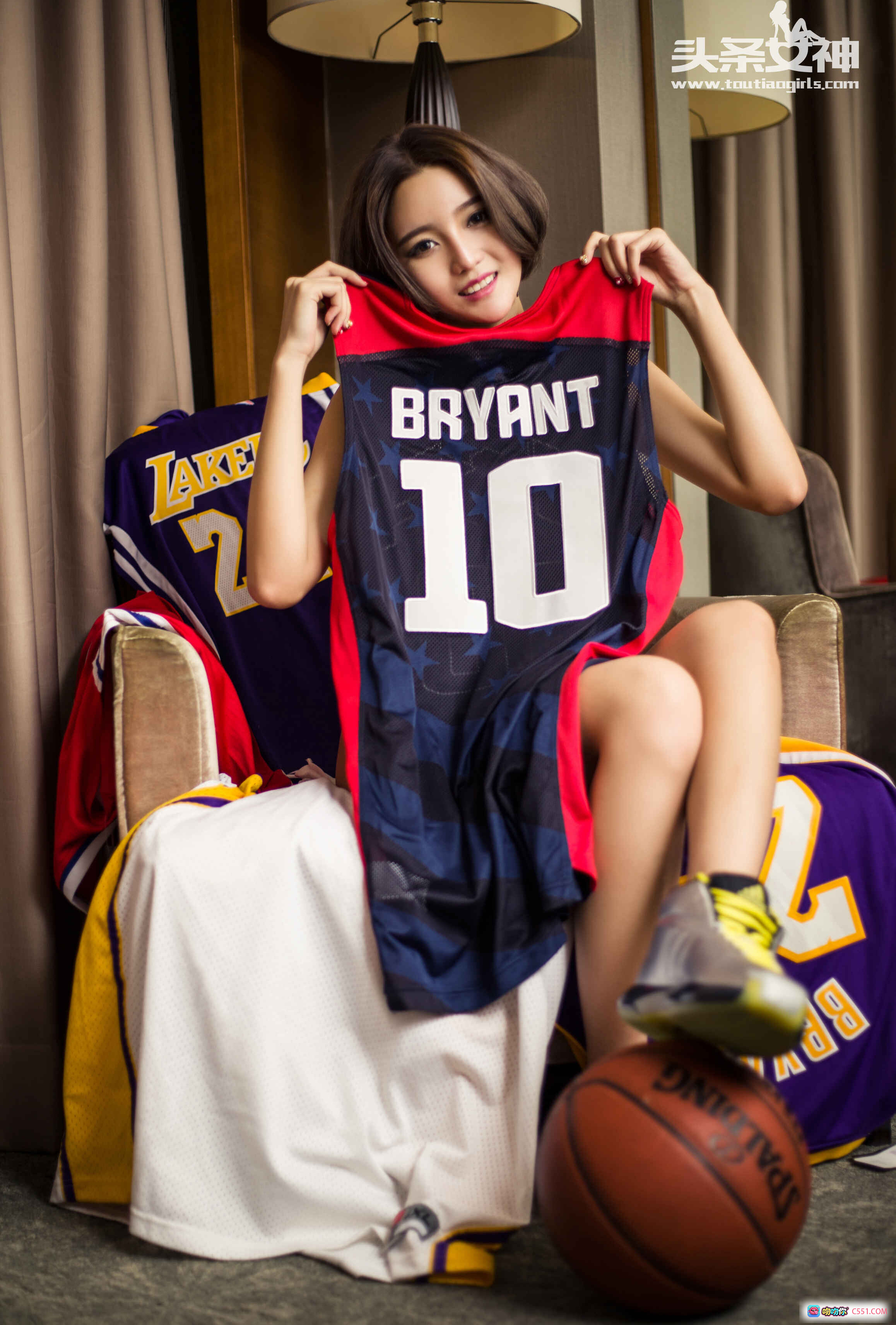 图片[5] - 头条女神文雪篮球主题写真：科比24号球衣+10号Bryant球衣+运动鞋+篮球+性感私房照 - 就要吻