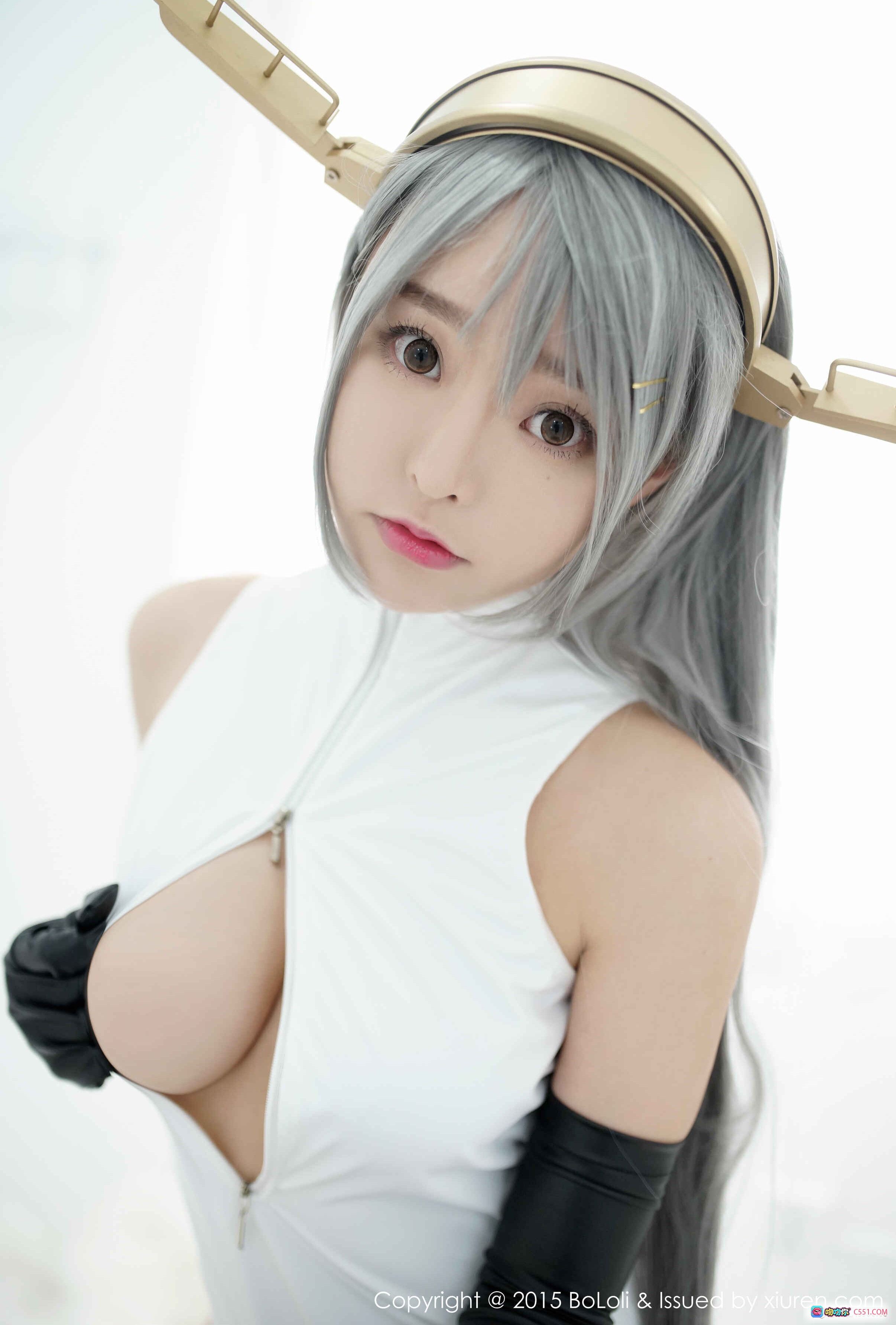 图片[6] - BoLoli波萝社柳侑绮Sevenbaby白色深V连体衣黑丝长手套雪地写真Cosplay美少女 - 就要吻