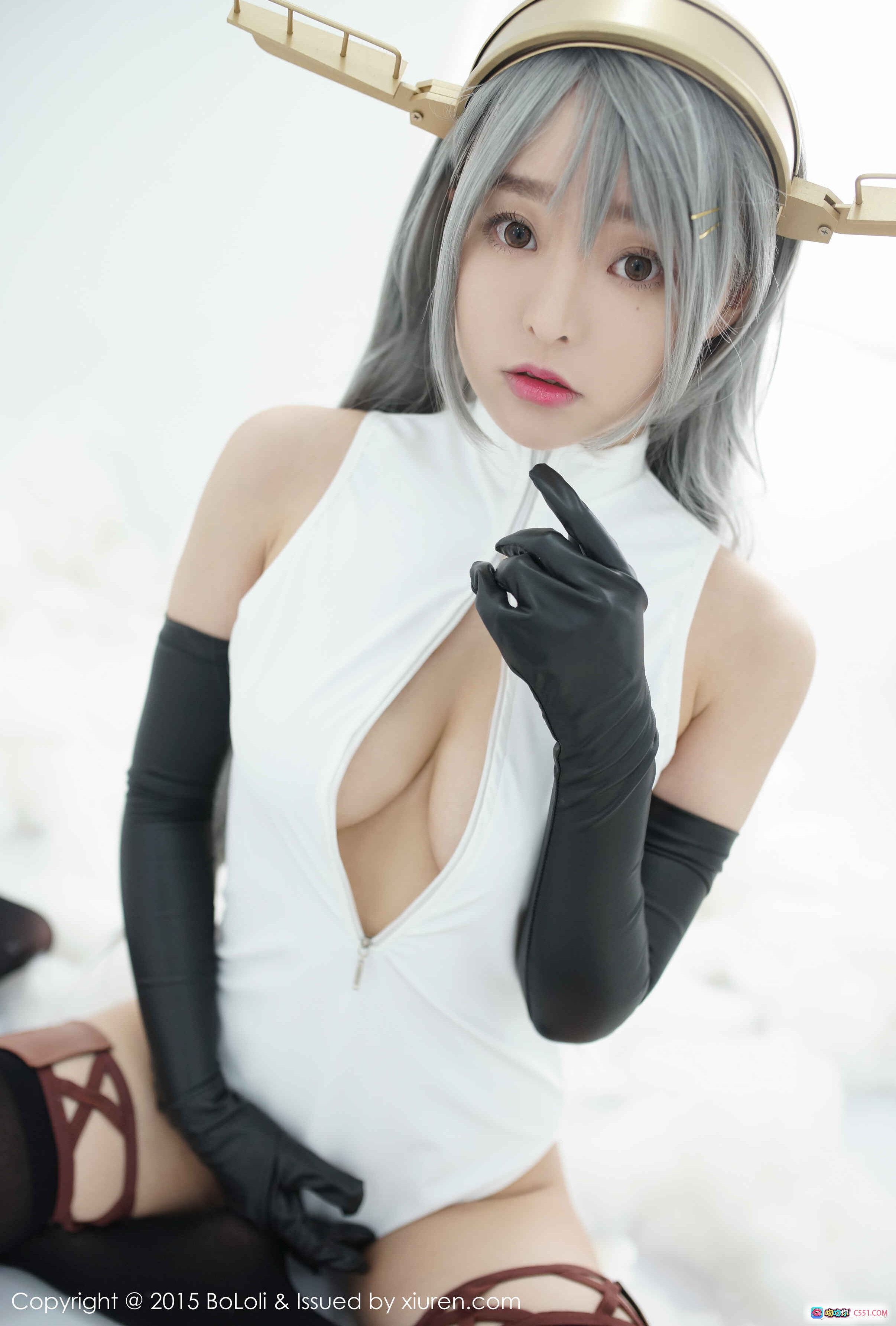图片[4] - BoLoli波萝社柳侑绮Sevenbaby白色深V连体衣黑丝长手套雪地写真Cosplay美少女 - 就要吻