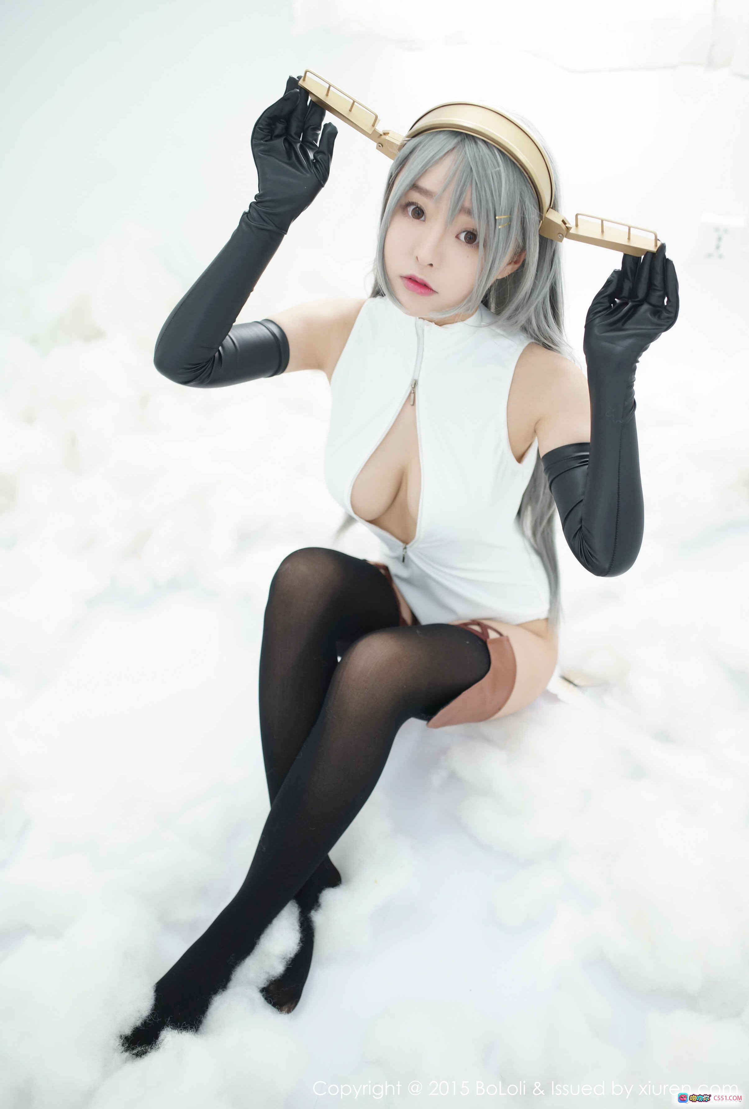 BoLoli波萝社柳侑绮Sevenbaby白色深V连体衣黑丝长手套雪地写真Cosplay美少女 - 就要吻