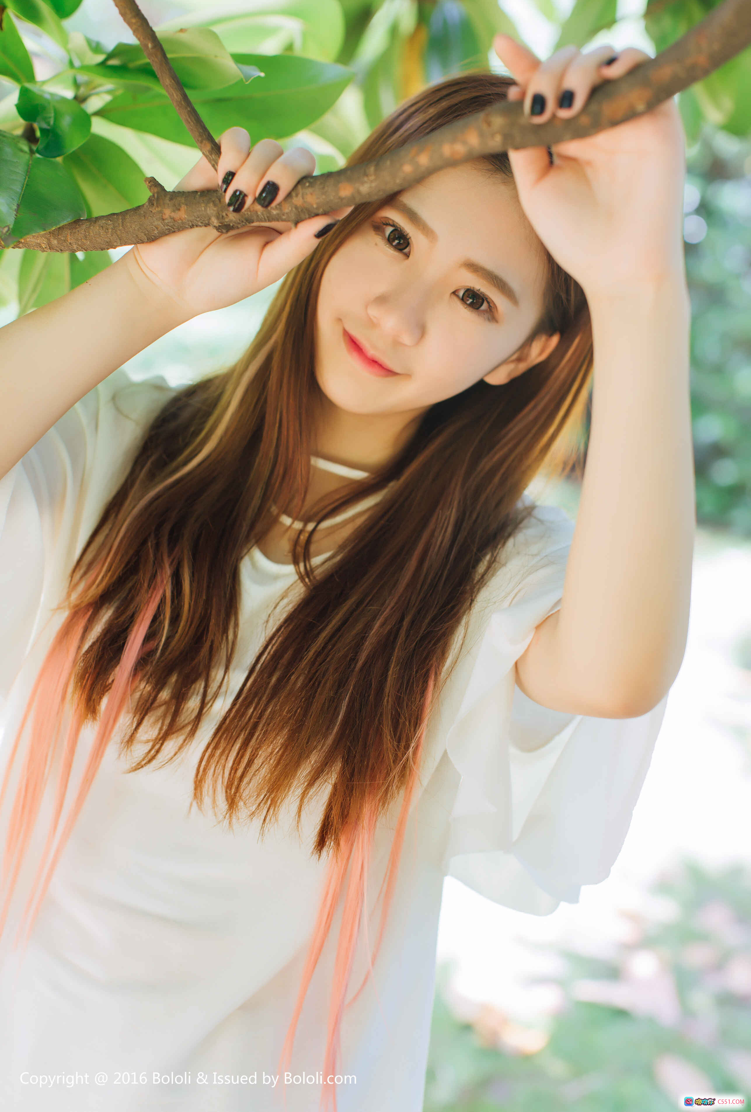 图片[5] - 董成丽清新街拍写真 | 白色T恤黄色百褶裙 | 红砖墙光影少女风 | BoLoli波萝社Vol.109 - 就要吻