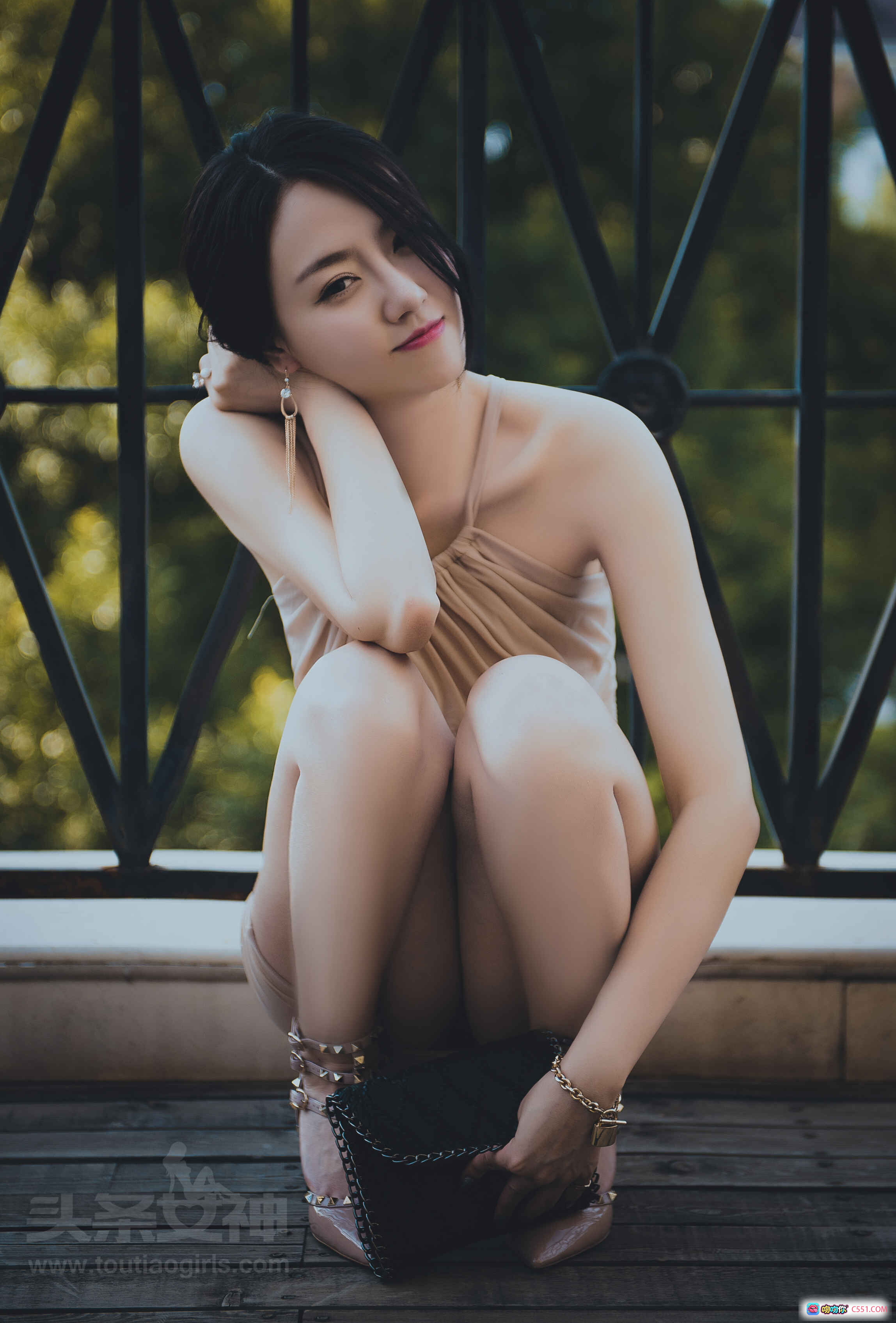 图片[3] - 丹丹爱在深秋 | 头条女神优雅写真 | 粉色吊带裙美拍 | 砖墙绿植背景 | 2017年7月3日高清图集 - 就要吻