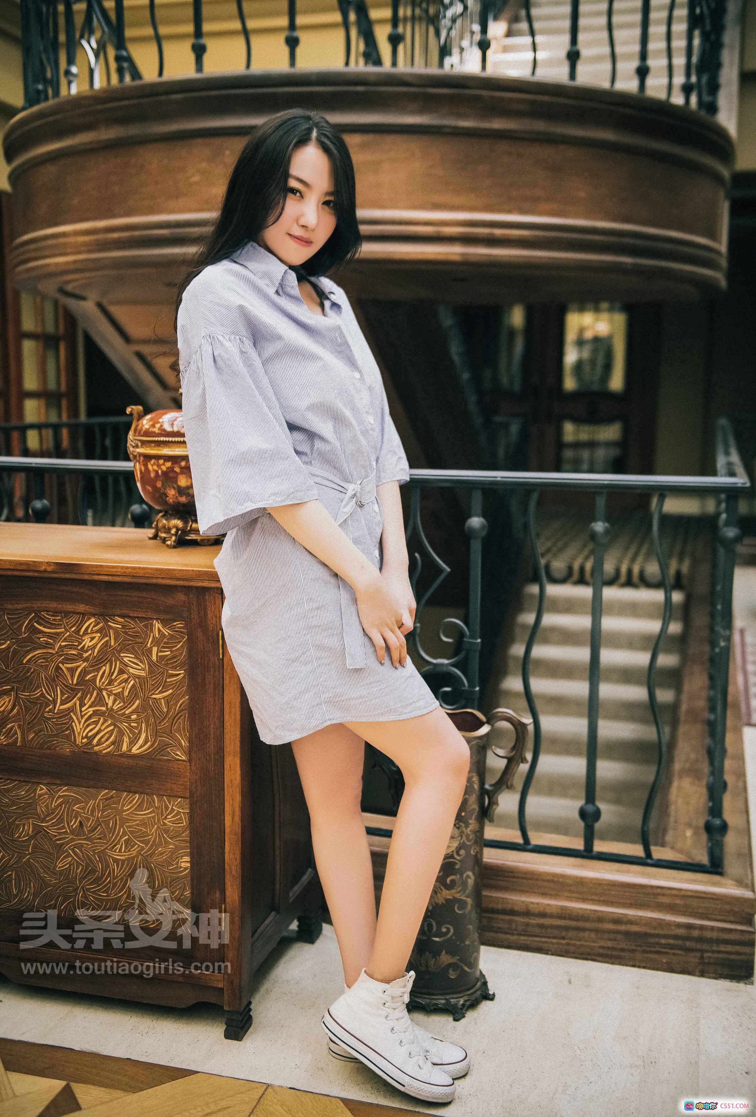 图片[5] - 丹丹爱在深秋 | 头条女神优雅写真 | 粉色吊带裙美拍 | 砖墙绿植背景 | 2017年7月3日高清图集 - 就要吻