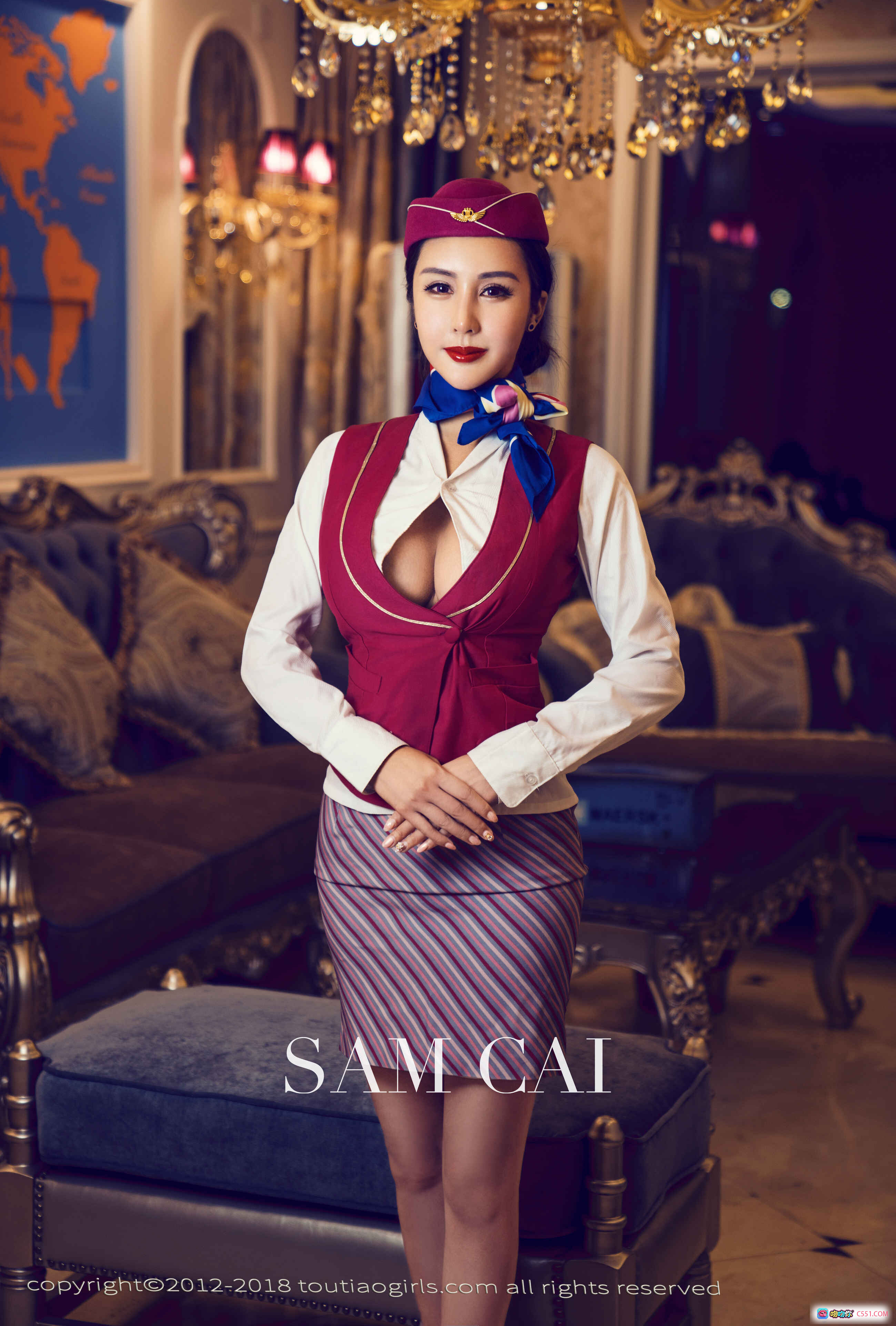 图片[7] - TouTiao头条女神2018私密空乘写真｜红白制服+条纹裤+华丽吊灯背景｜SAM CAI优雅性感造型 - 就要吻