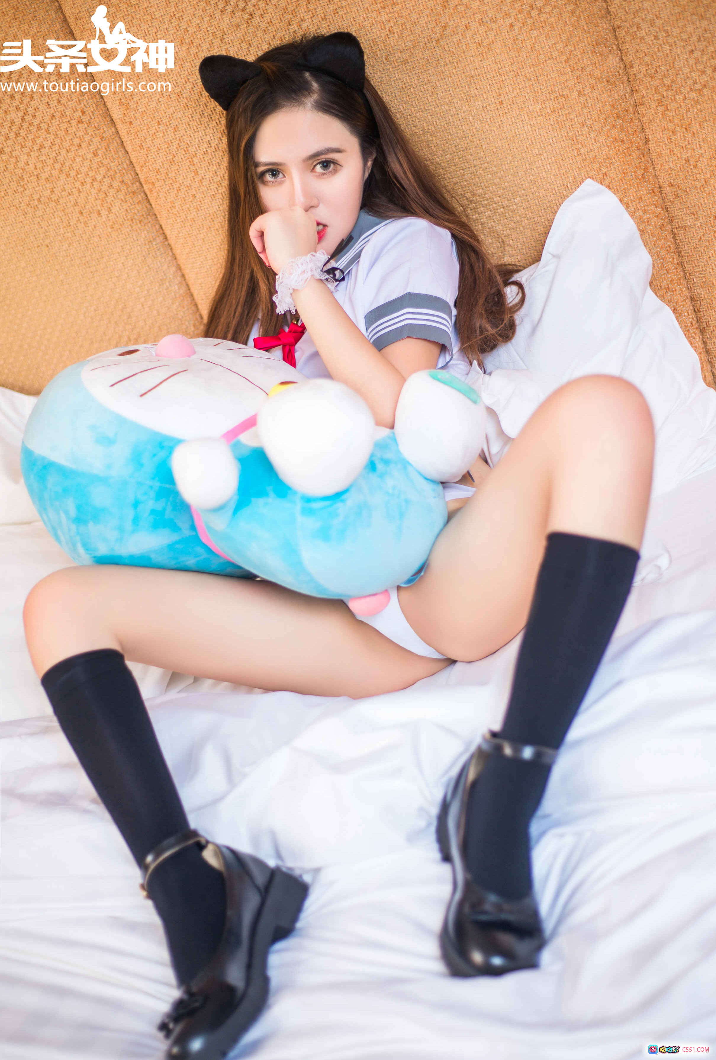 图片[7] - 头条女神崔爱熙小叮当写真：猫耳黑丝白内搭抱蓝熊床上私房美图24P - 就要吻