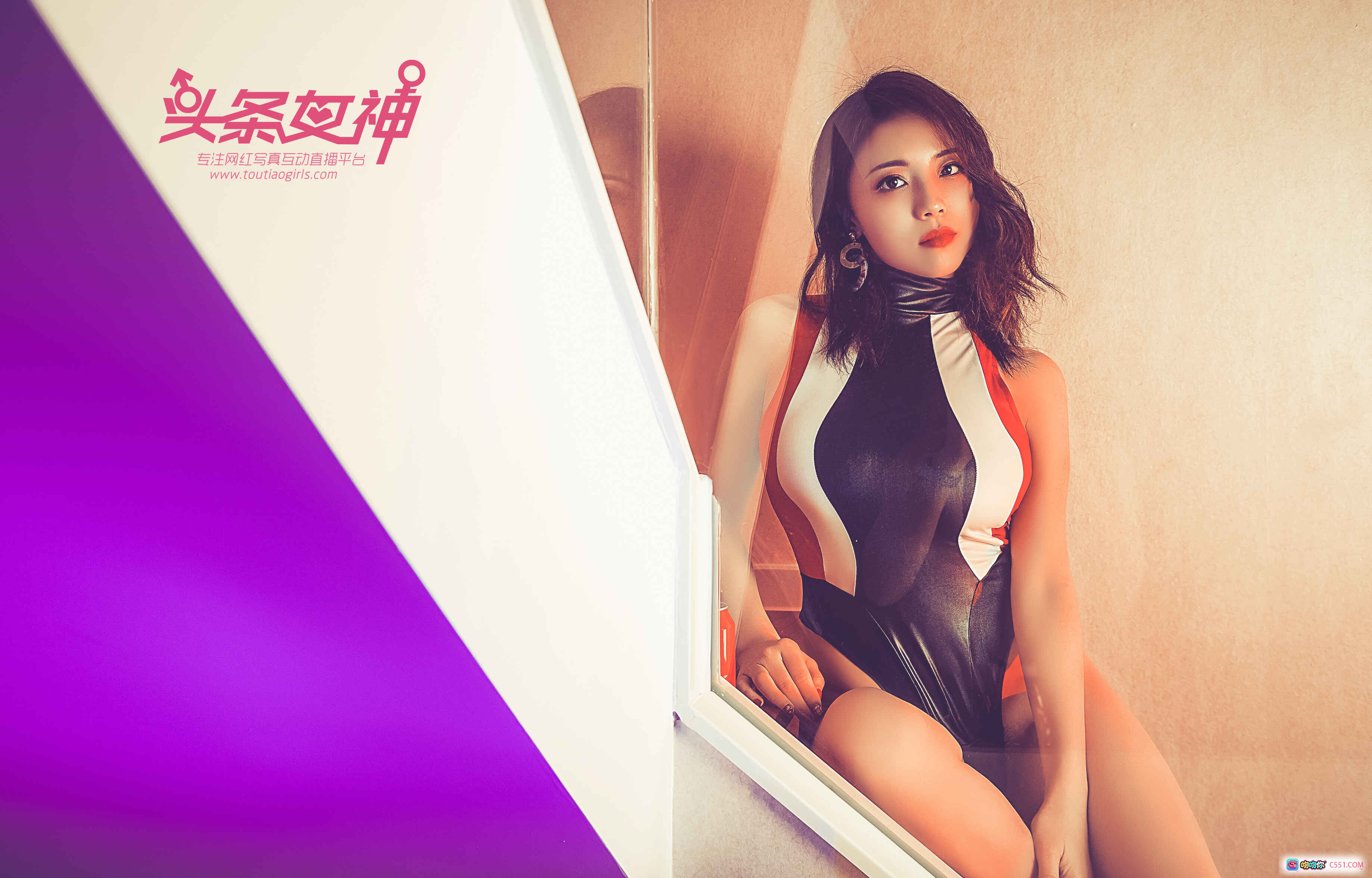 图片[9] - 头条女神迪爱儿星彩女郎2018写真楼梯光影性感美腿泳装私房照 - 就要吻