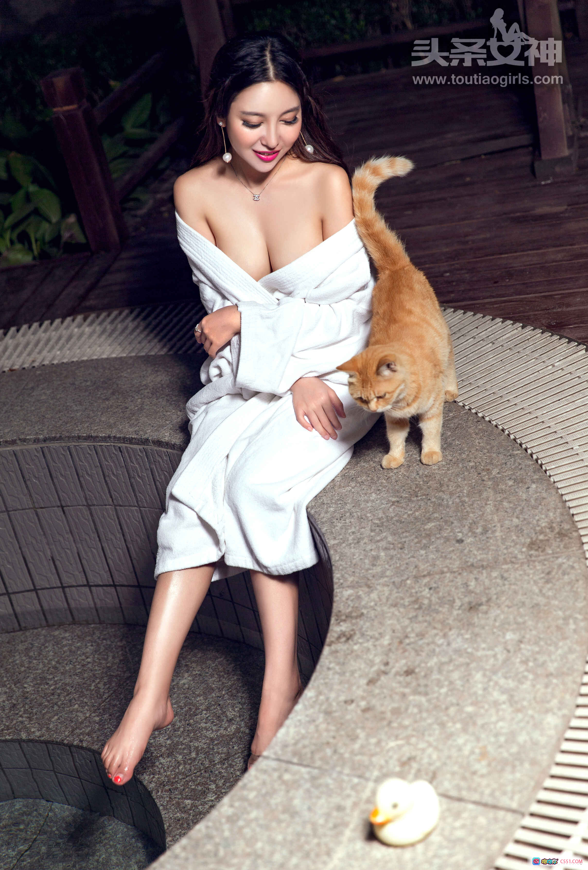 图片[3] - 李梓熙温泉写真 | 头条女神2017性感私房照 | 白 towel 湿发红唇美腿特写 - 就要吻