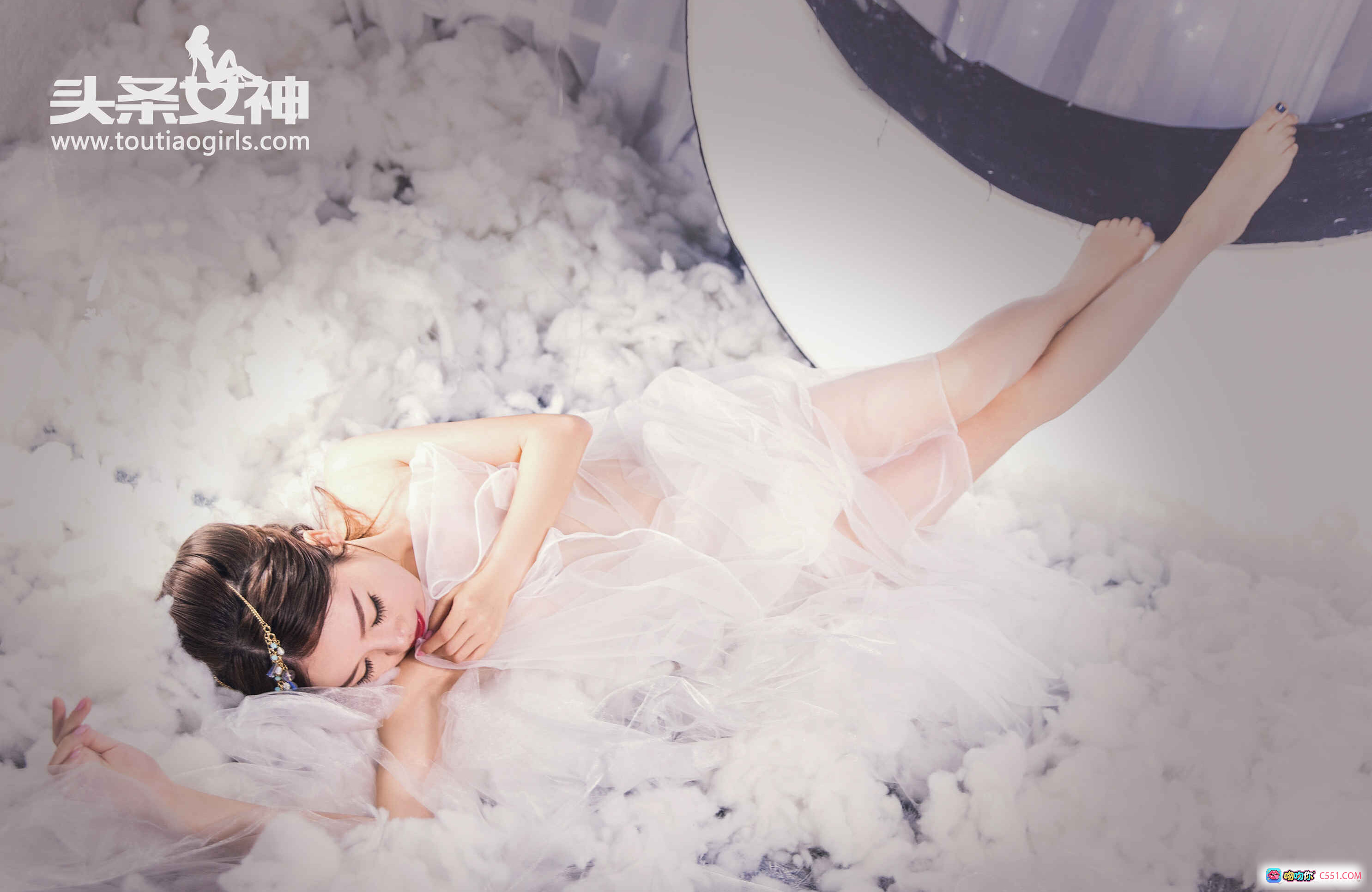 图片[3] - 头条女神宸希2017梦幻月牙写真 白纱裙仙气飘逸 紫幕星光背景 优雅美腿姿态 28P高清图集 - 就要吻