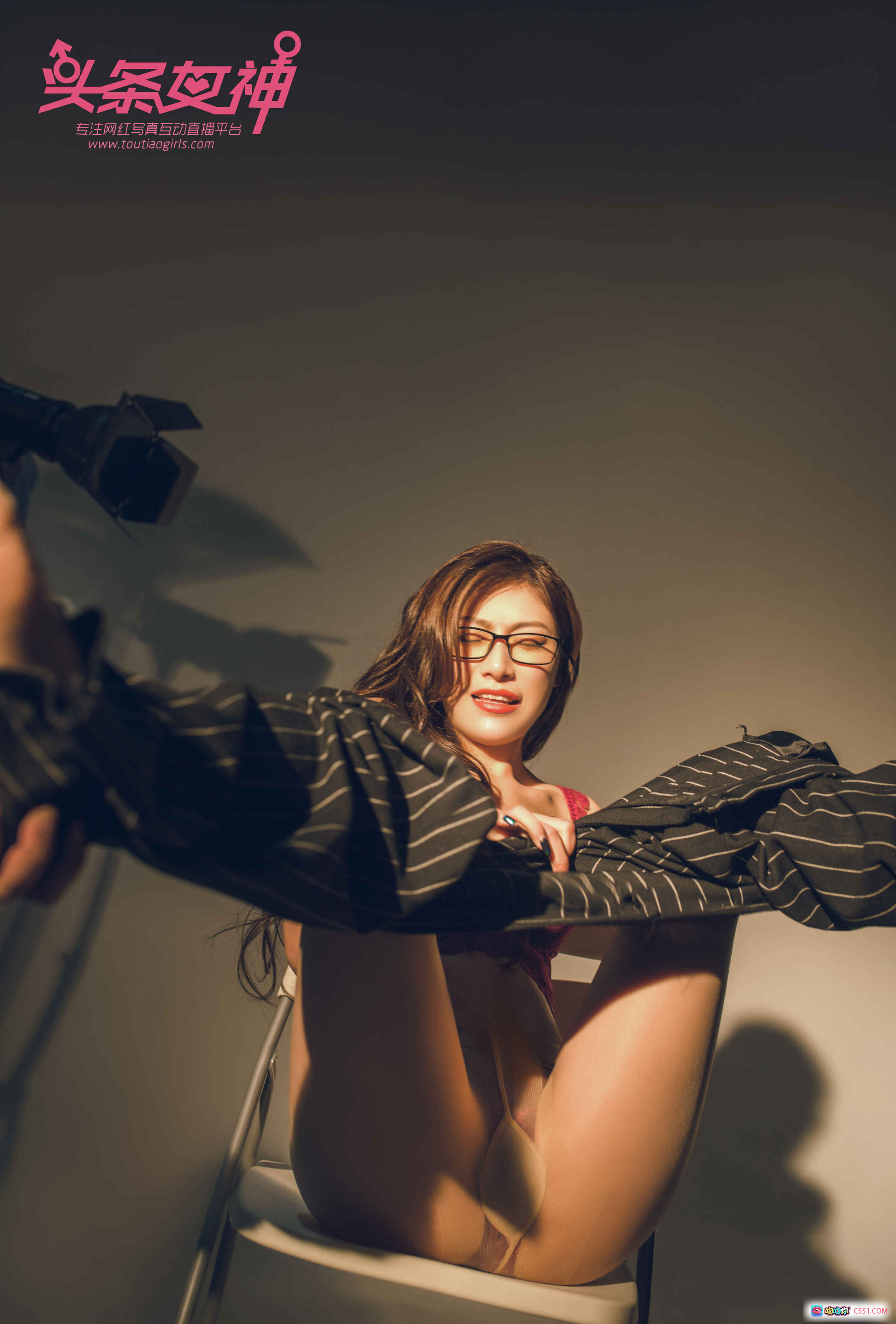 图片[10] - 杜花花头条女神写真40P性感红蕾丝内衣纹身长发眼镜私房照 - 就要吻