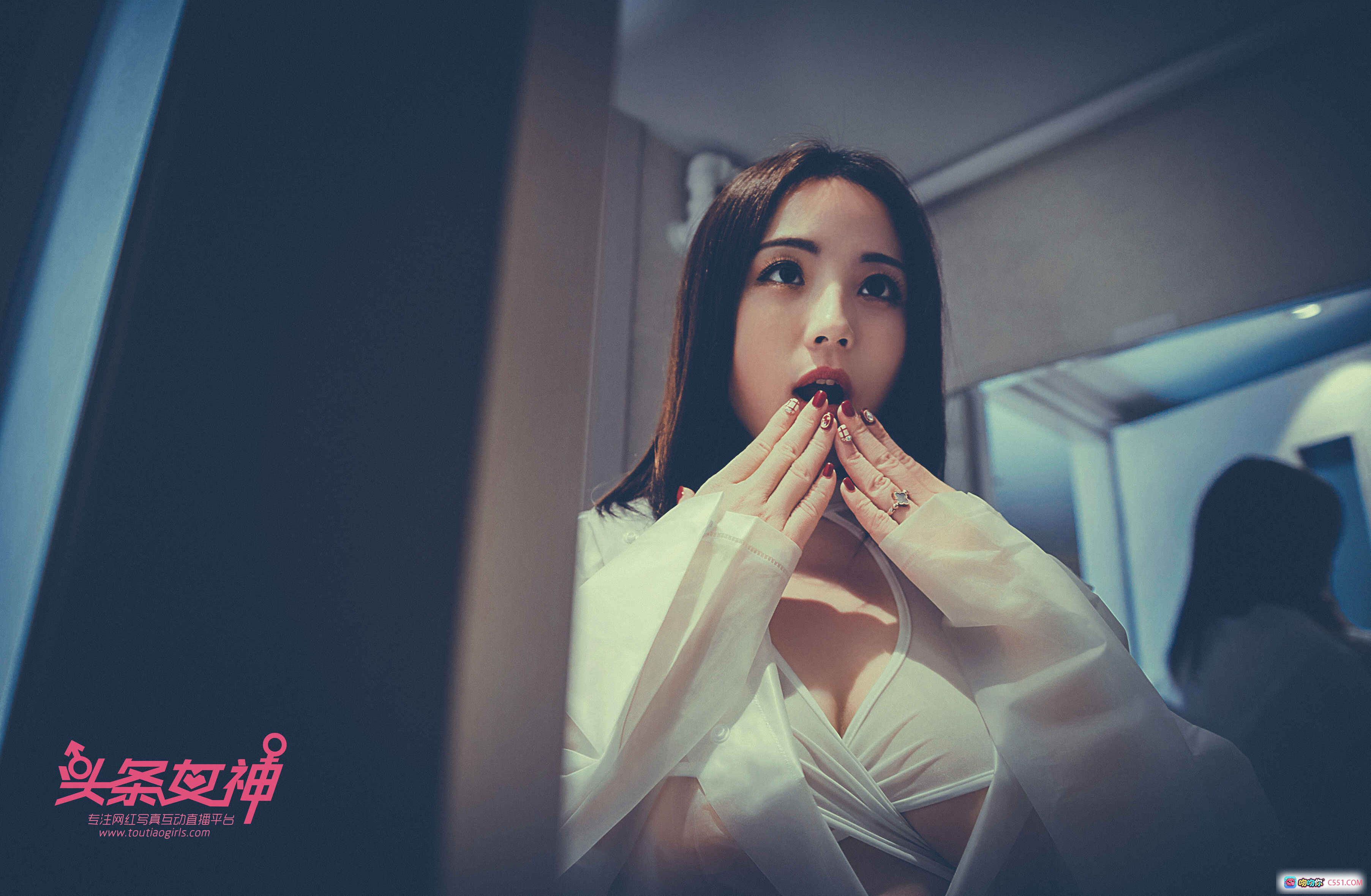 头条女神雨衣修水迪爱儿性感写真45P高清美图-2018年4月18日发布 - 就要吻